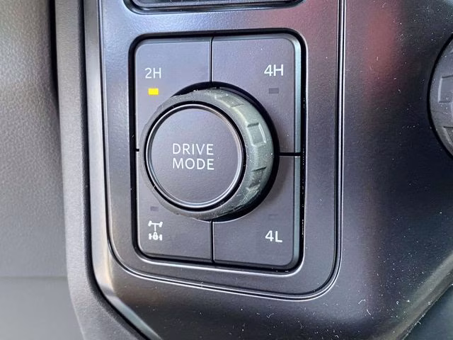 2026 Oxford White Ford Super Duty F-250 SRW XL 4X4 Truck