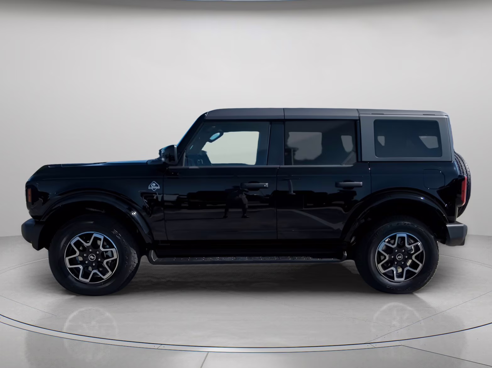 2026 Shadow Black Ford Bronco Outer Banks 4X4 Convertible