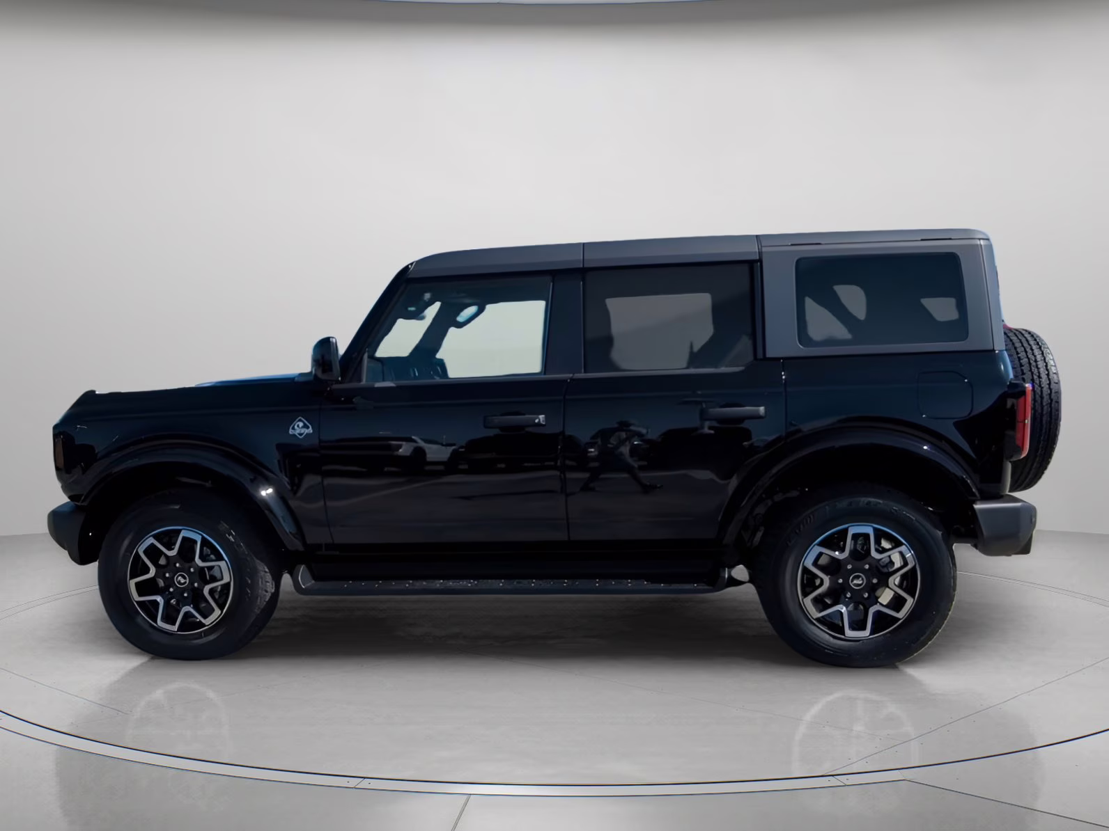 2026 Shadow Black Ford Bronco Outer Banks 4X4 Convertible