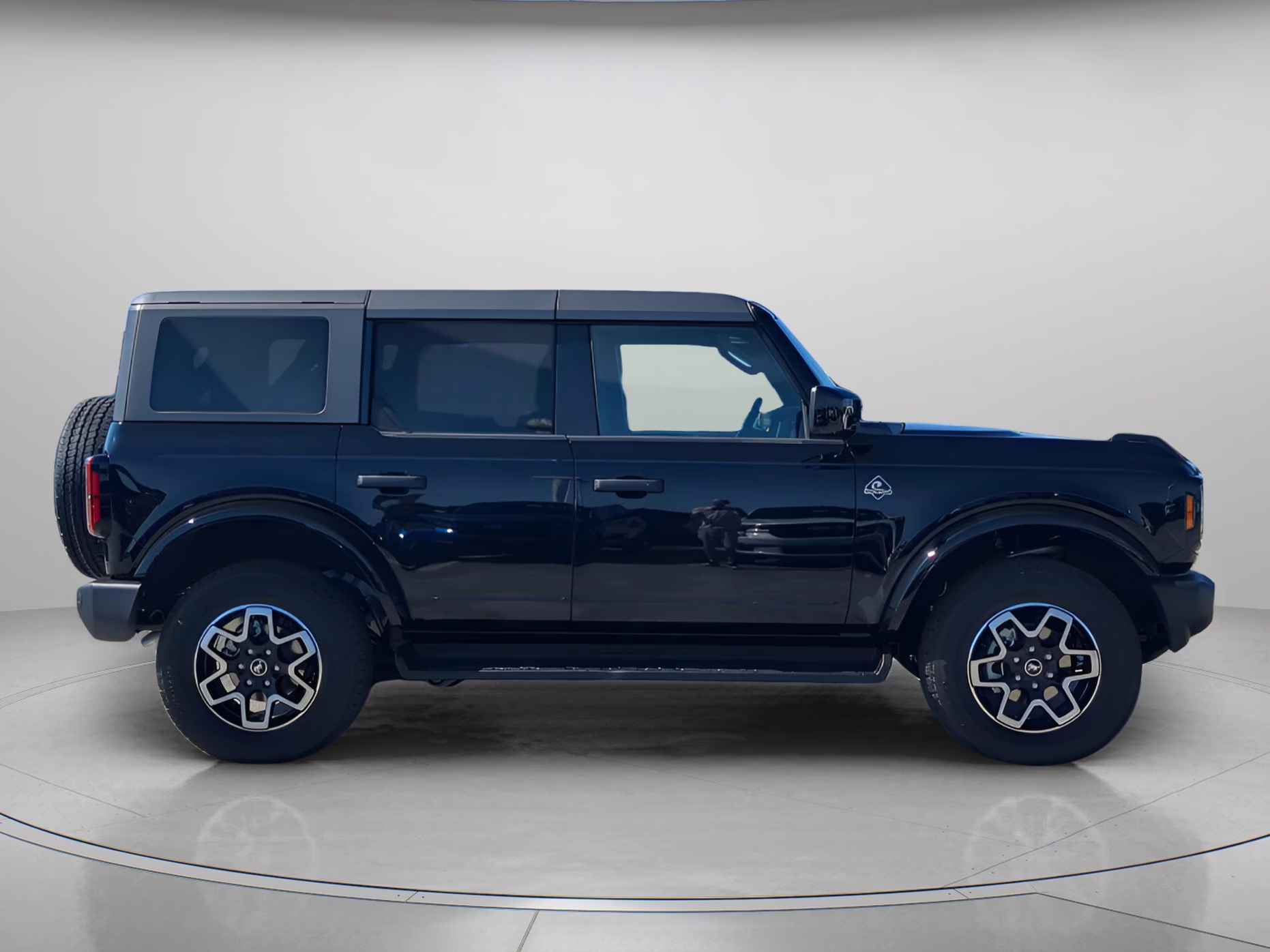 2026 Shadow Black Ford Bronco Outer Banks 4X4 Convertible