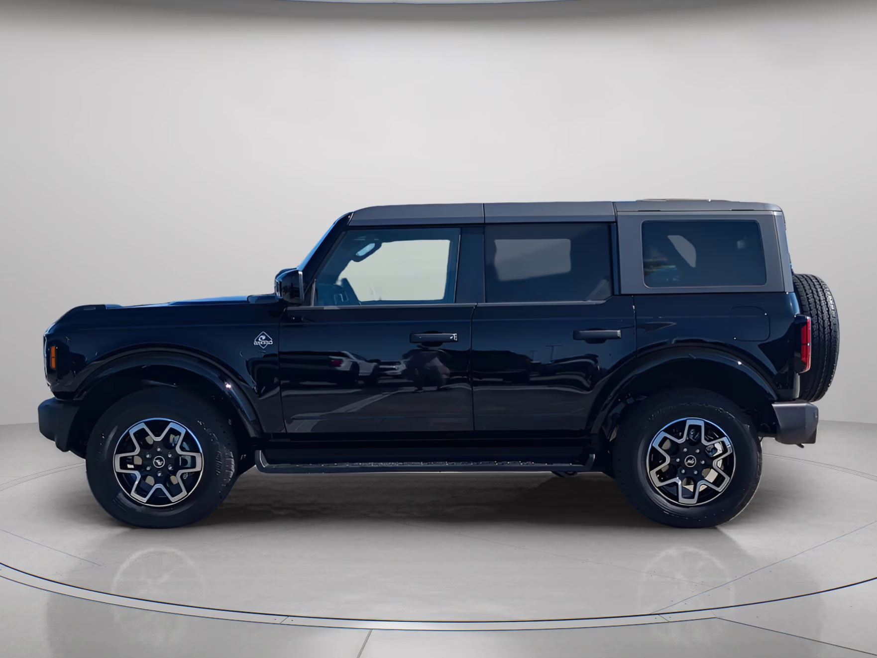 2026 Shadow Black Ford Bronco Outer Banks 4X4 Convertible