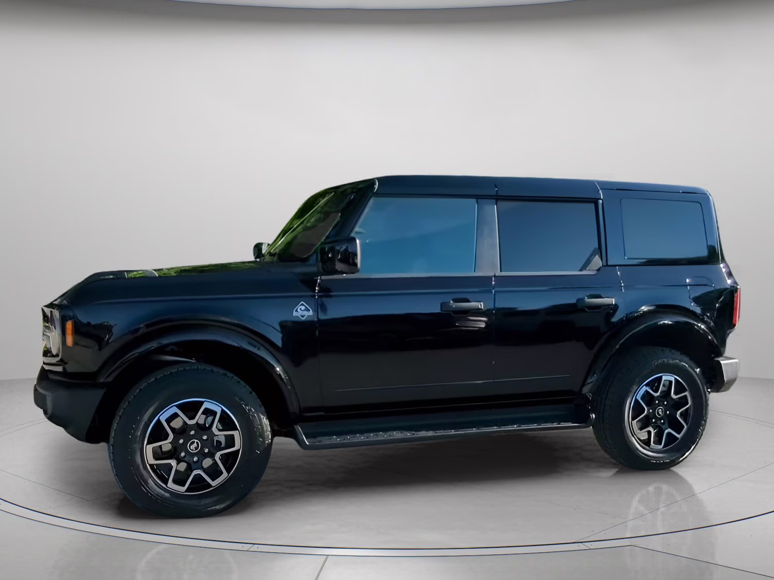 2026 Shadow Black Ford Bronco Outer Banks 4X4 Convertible