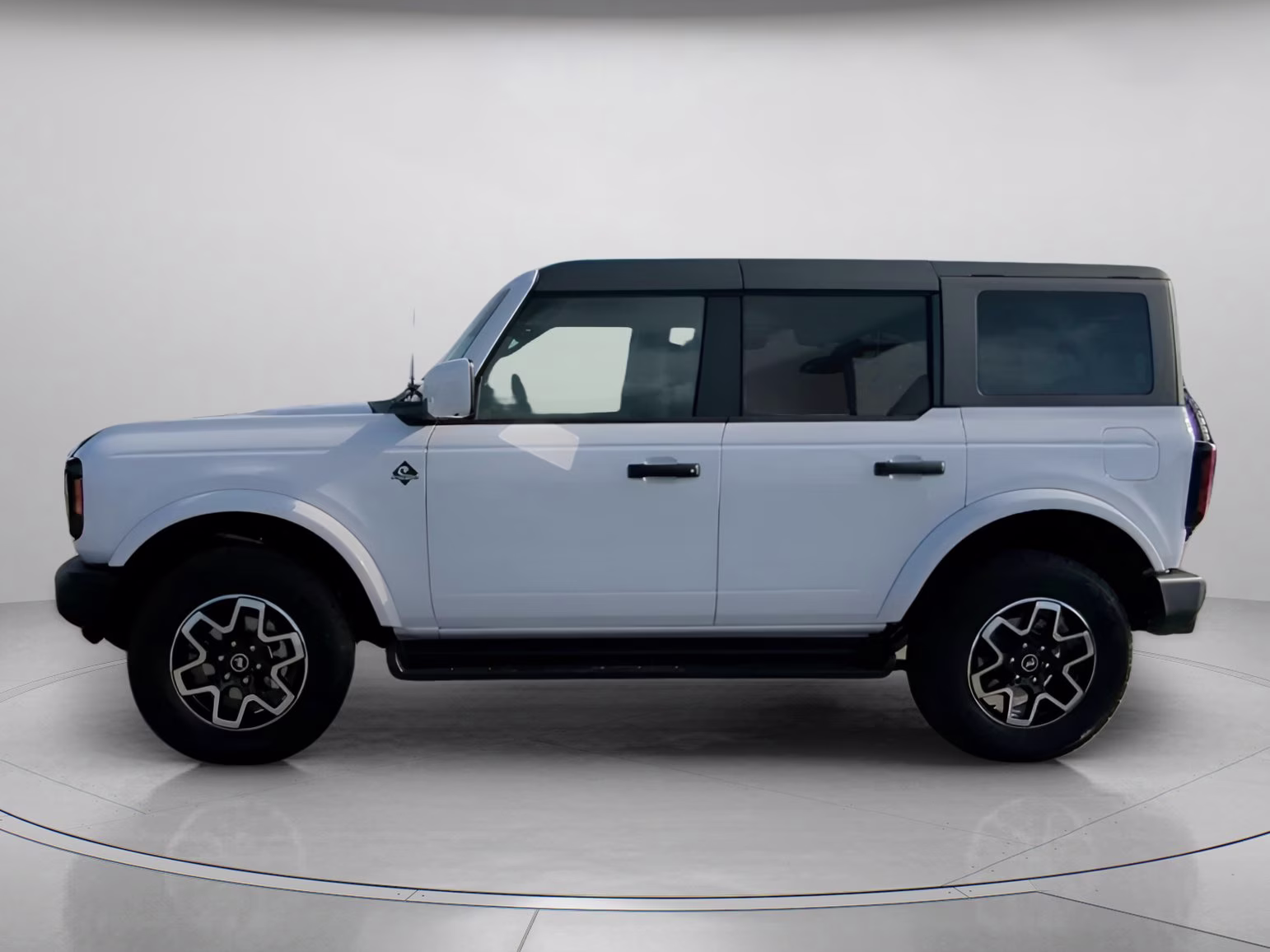 2026 Oxford White Ford Bronco Outer Banks 4X4 Convertible