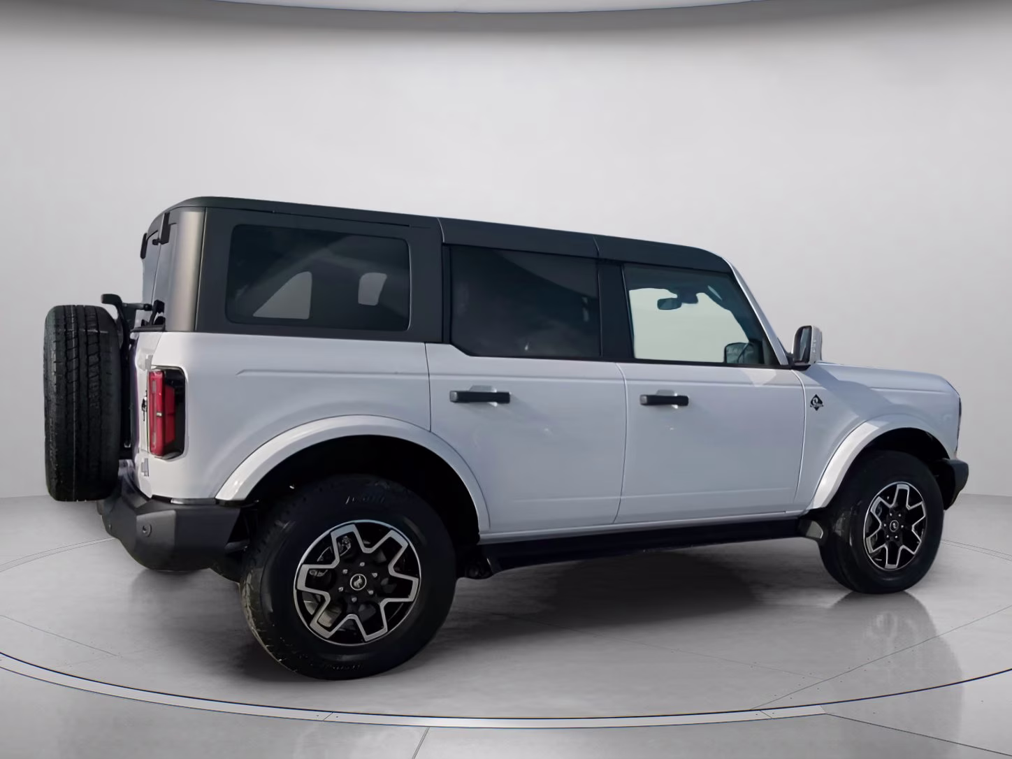 2026 Oxford White Ford Bronco Outer Banks 4X4 Convertible