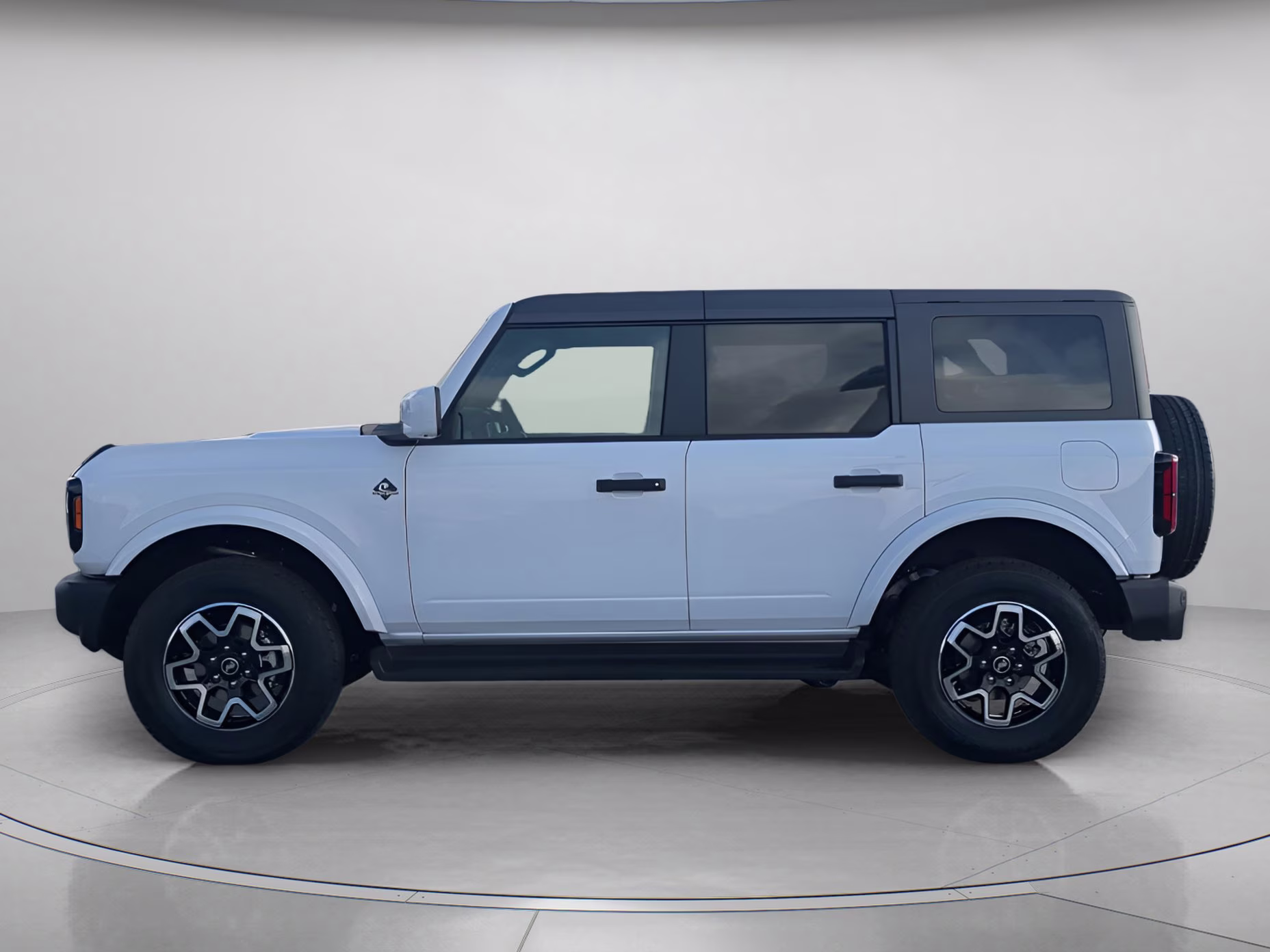 2026 Oxford White Ford Bronco Outer Banks 4X4 Convertible