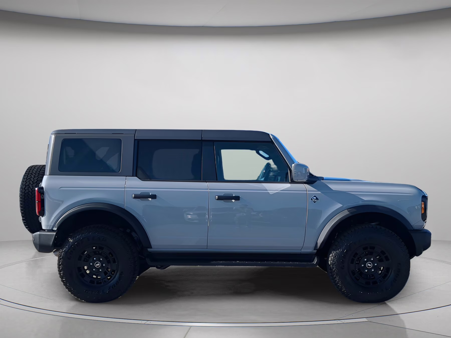 2026 Avalanche Gray Ford Bronco Outer Banks 4X4 Convertible