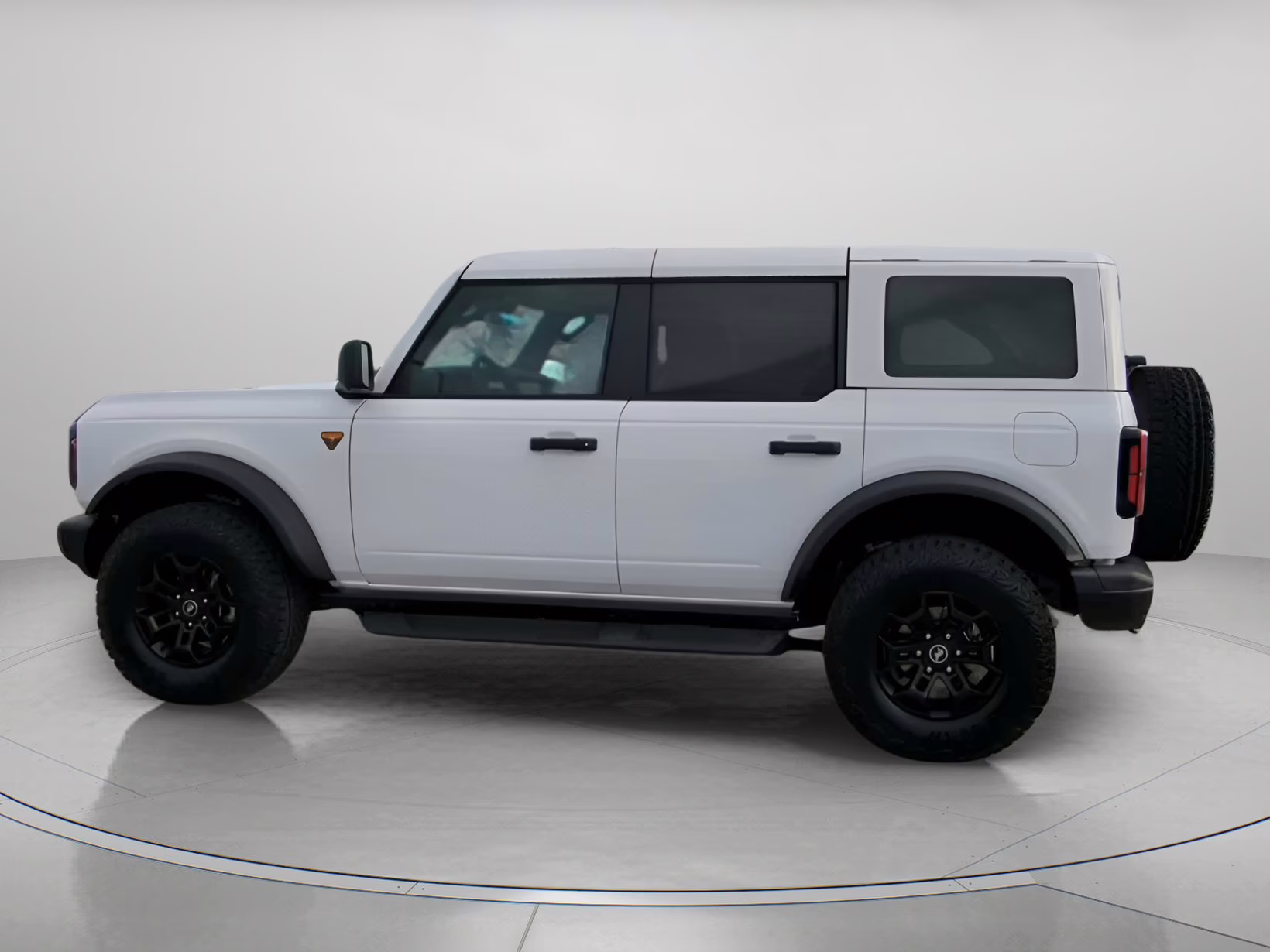 2026 Oxford White Ford Bronco Badlands 4X4 Convertible