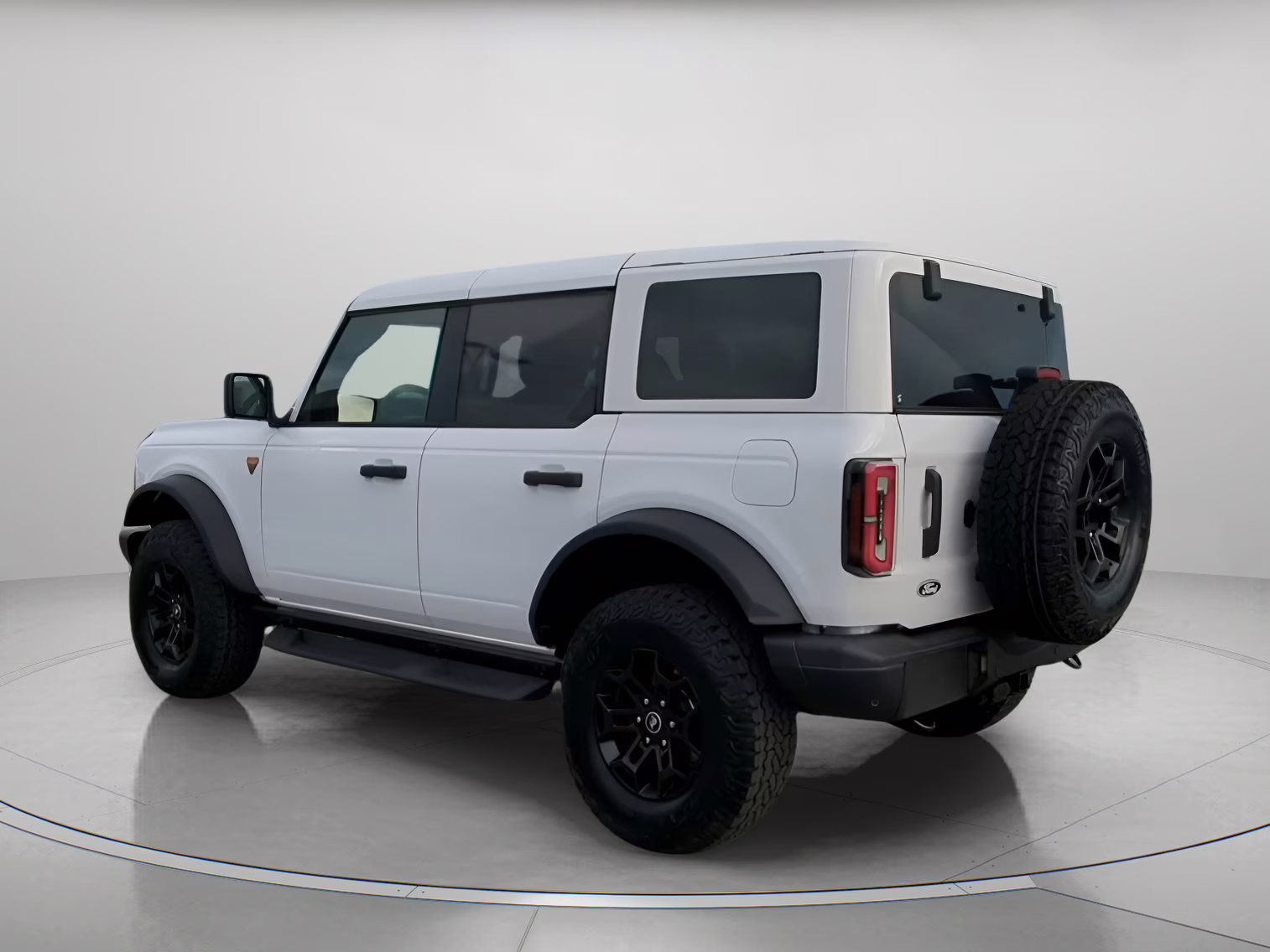 2026 Oxford White Ford Bronco Badlands 4X4 Convertible