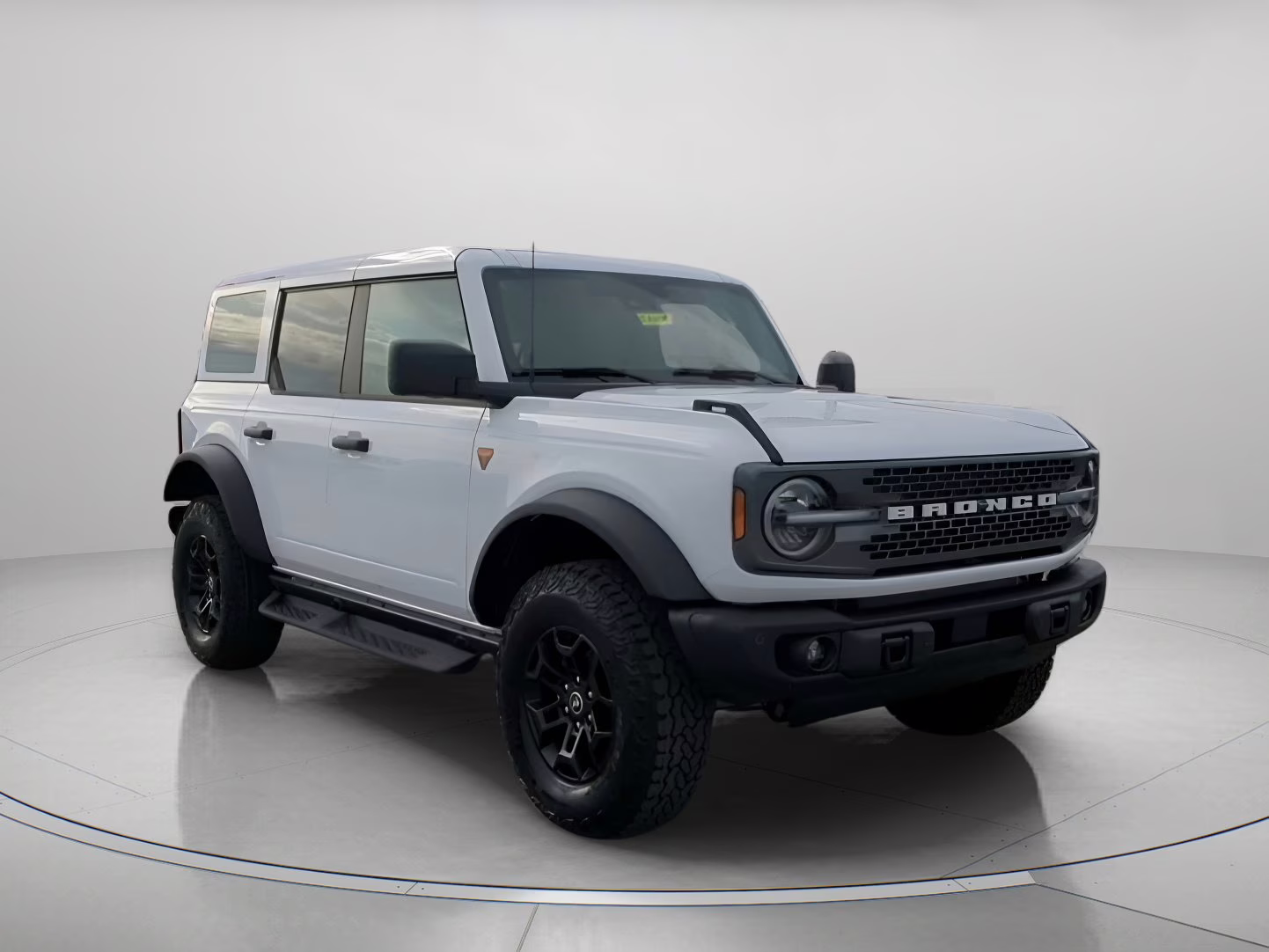 2026 Oxford White Ford Bronco Badlands 4X4 Convertible