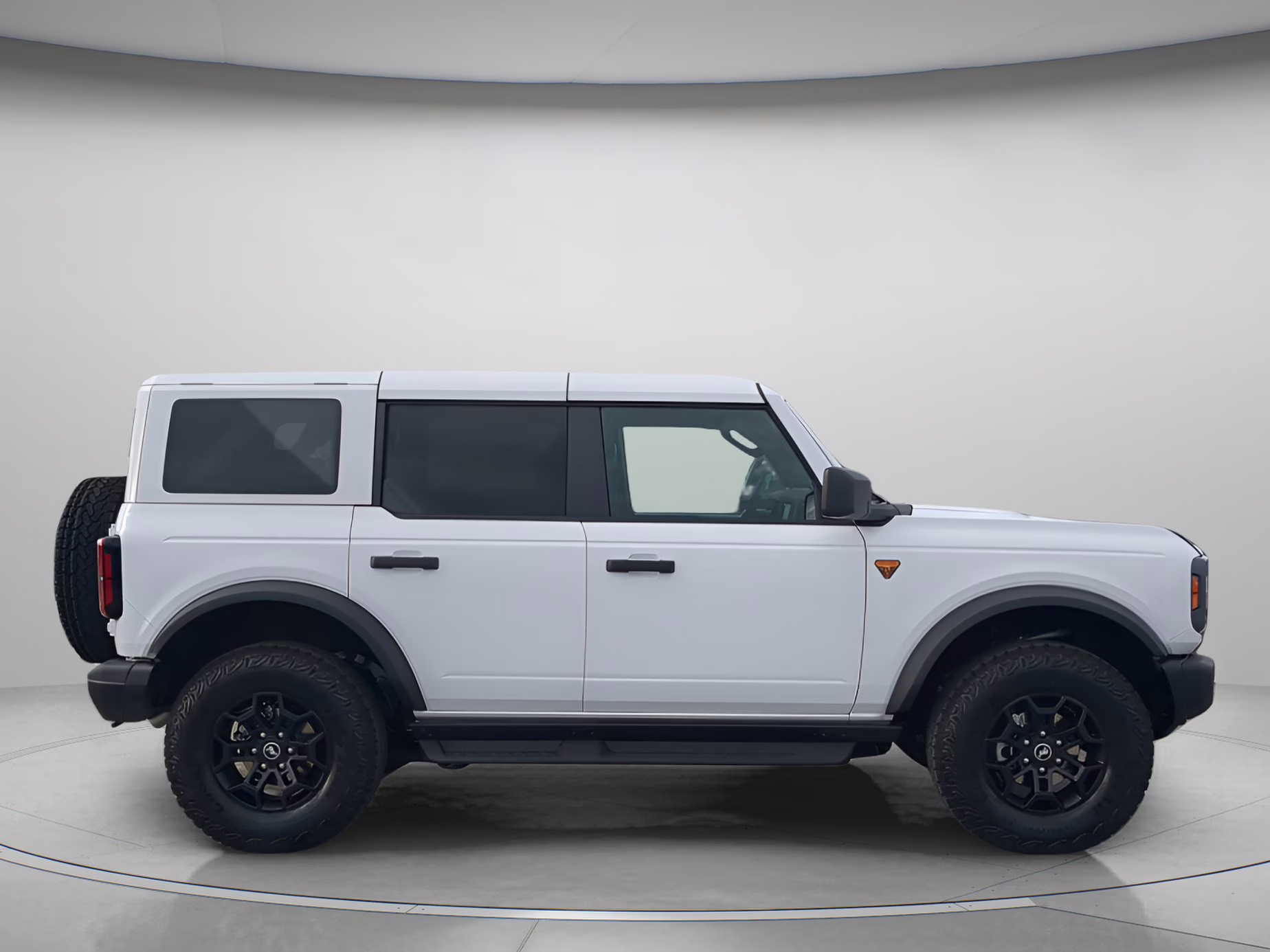 2026 Oxford White Ford Bronco Badlands 4X4 Convertible