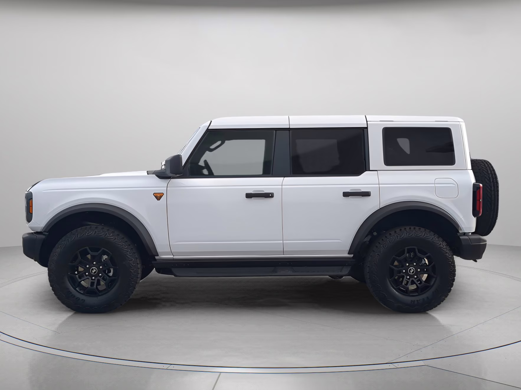 2026 Oxford White Ford Bronco Badlands 4X4 Convertible