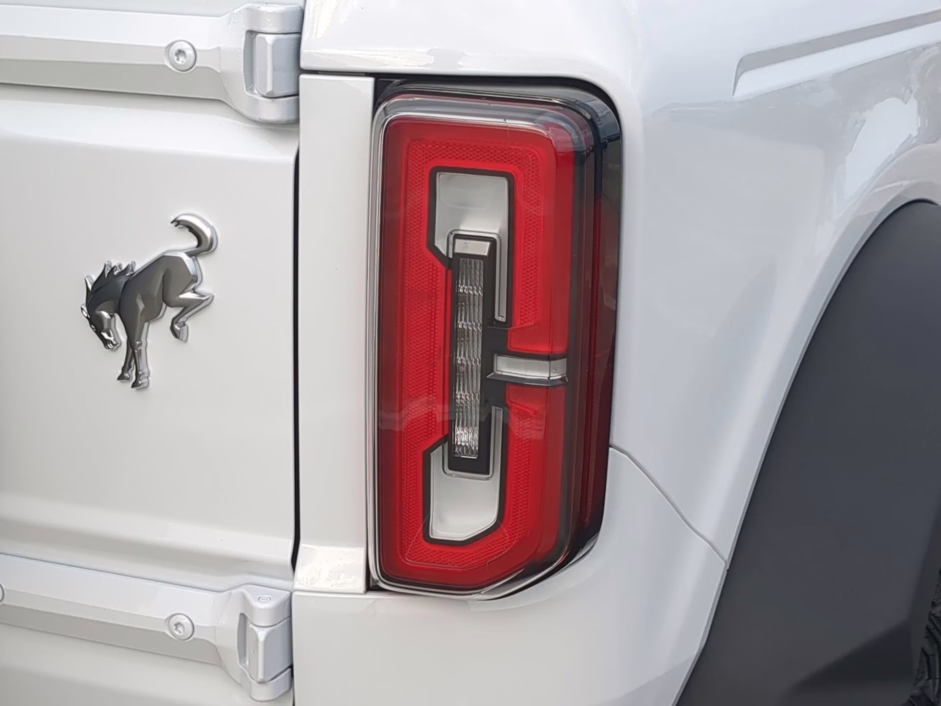 2026 Oxford White Ford Bronco Badlands 4X4 Convertible