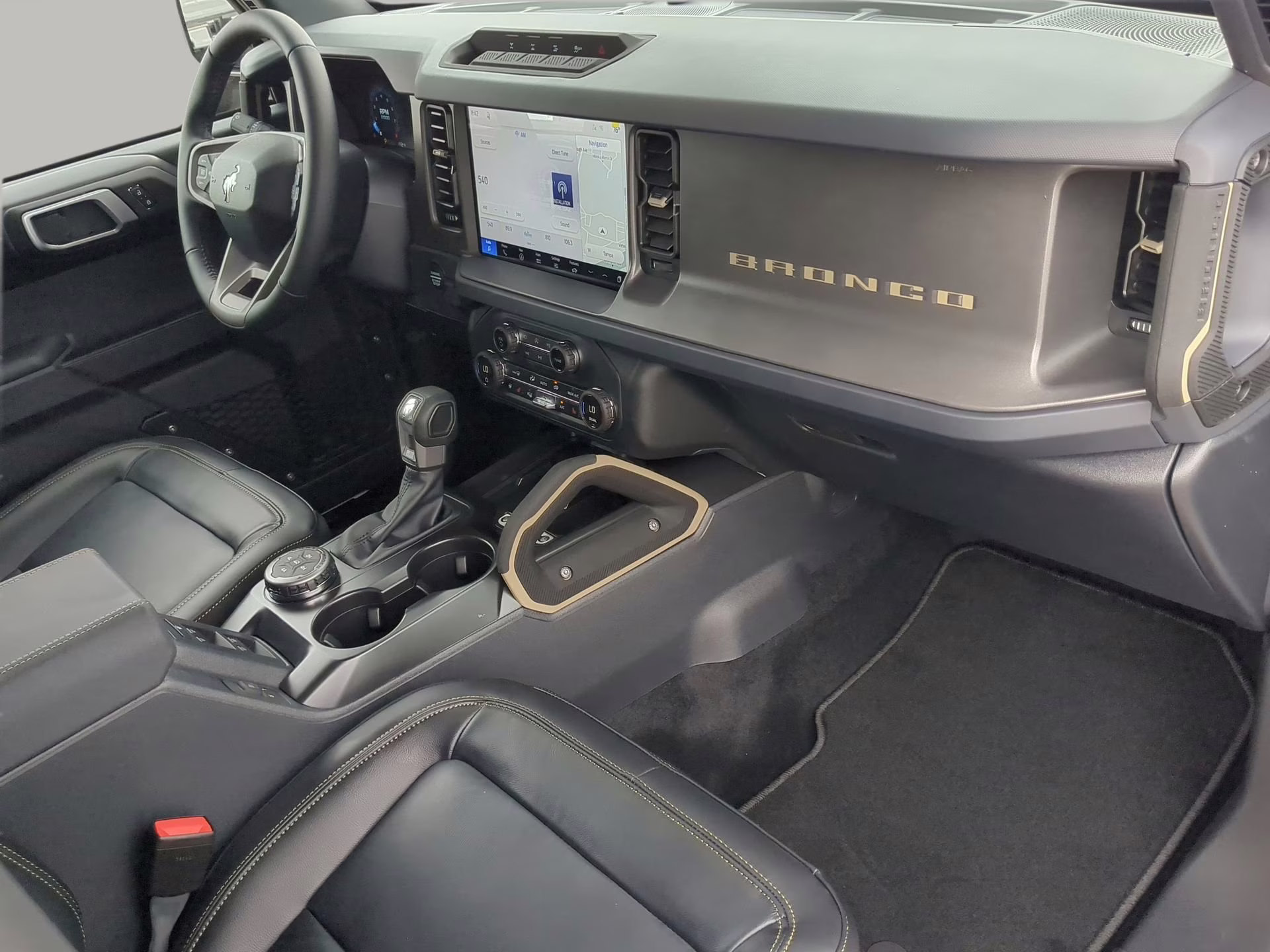 2026 Oxford White Ford Bronco Badlands 4X4 Convertible