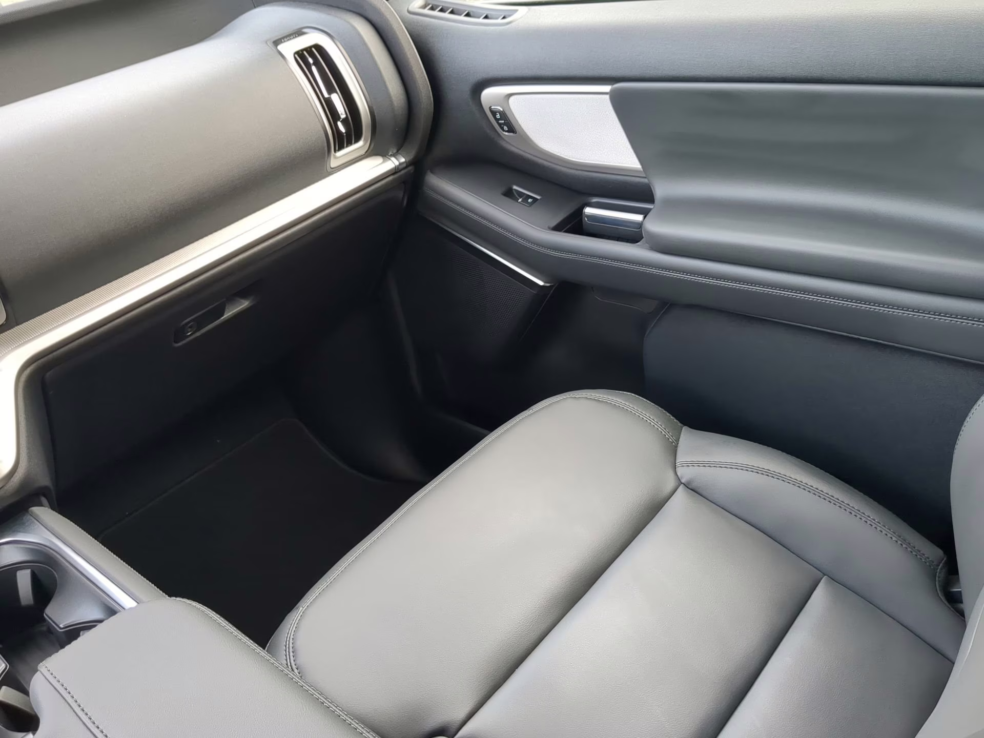 2026 Glacier Gray Metallic Tri-Coat Ford Expedition Max Active RWD SUV