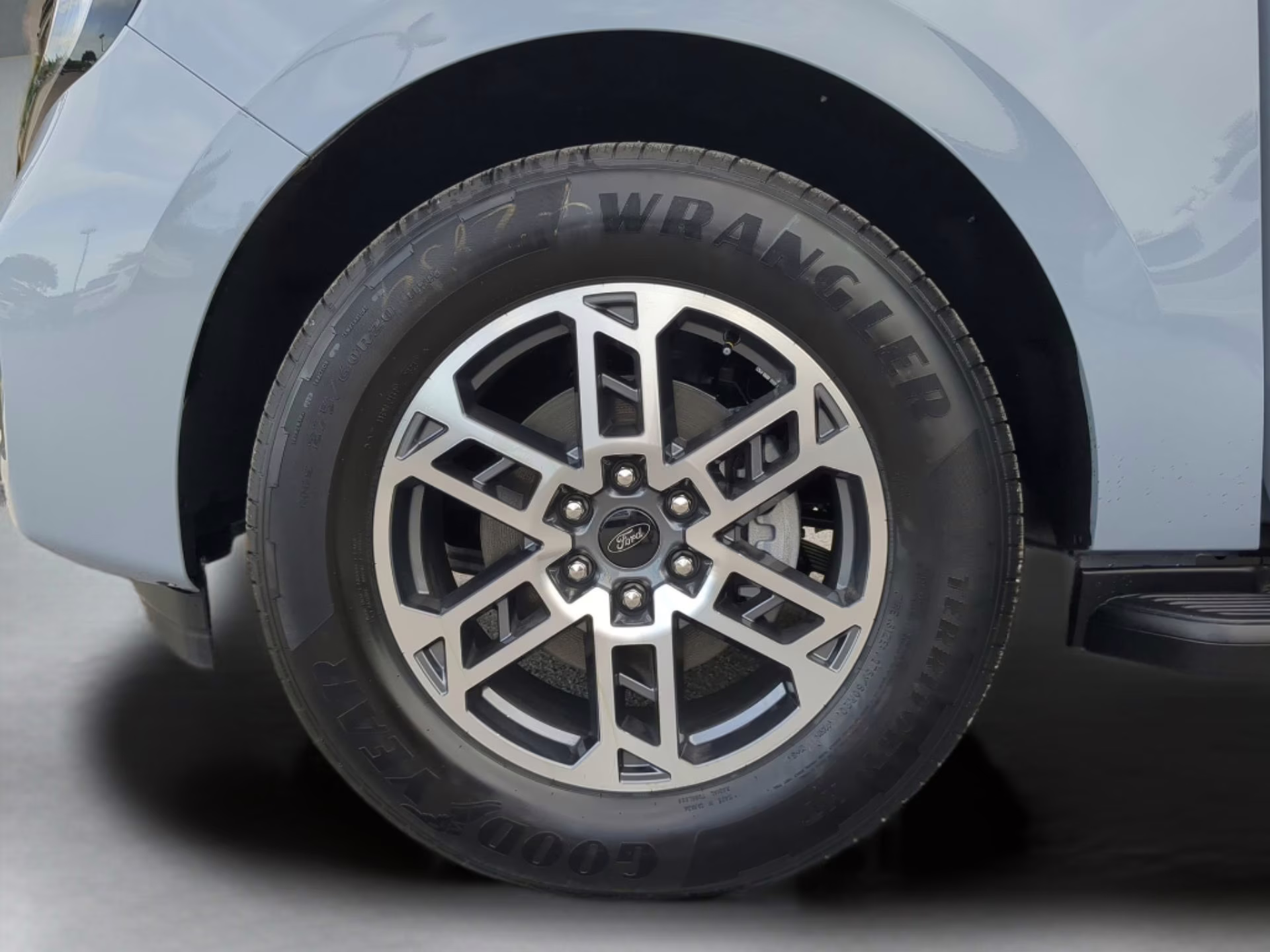 2026 Glacier Gray Metallic Tri-Coat Ford Expedition Max Active RWD SUV
