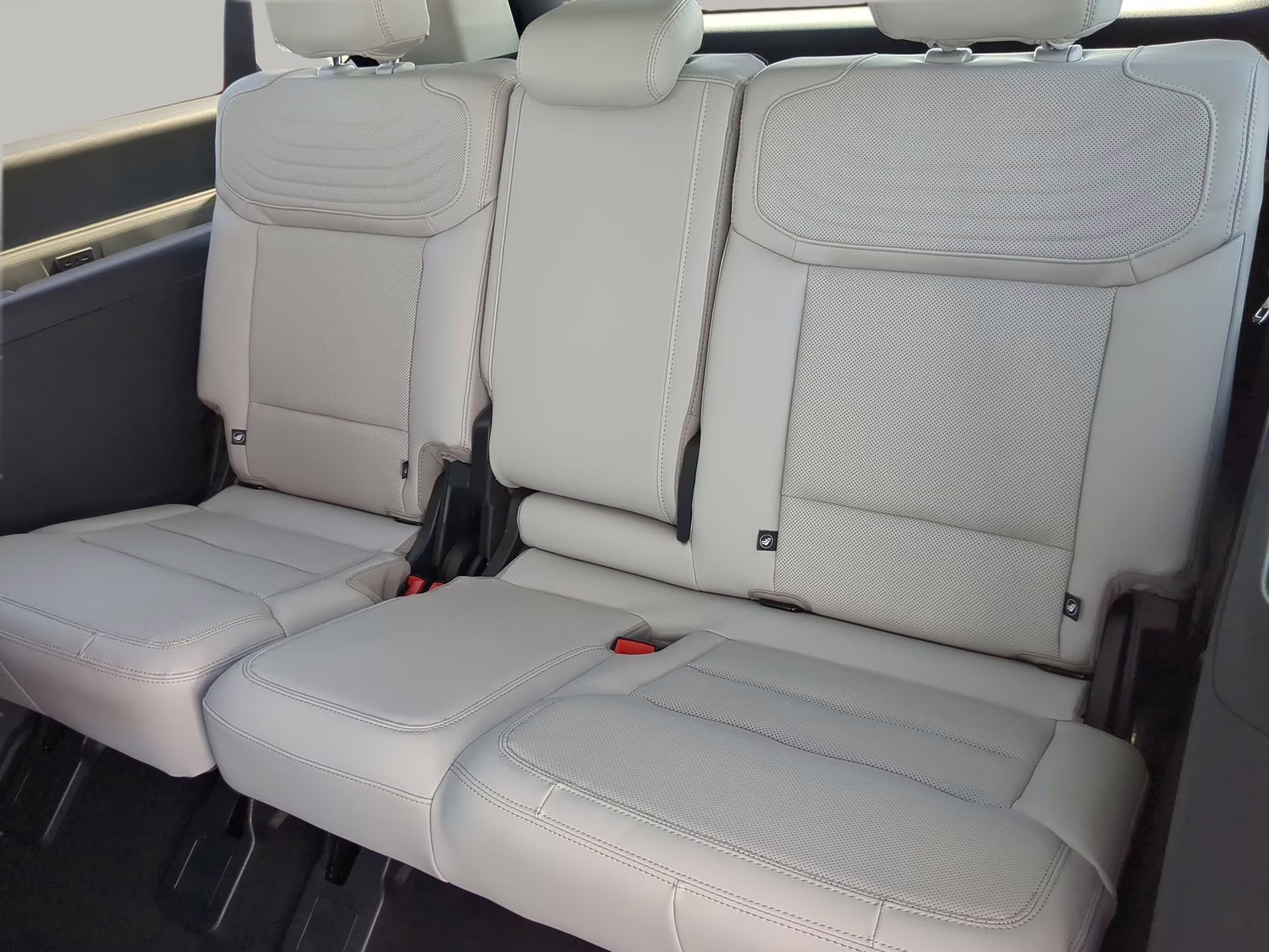 2026 Dark Matter Gray Metallic Ford Expedition Max Platinum 4X4 SUV