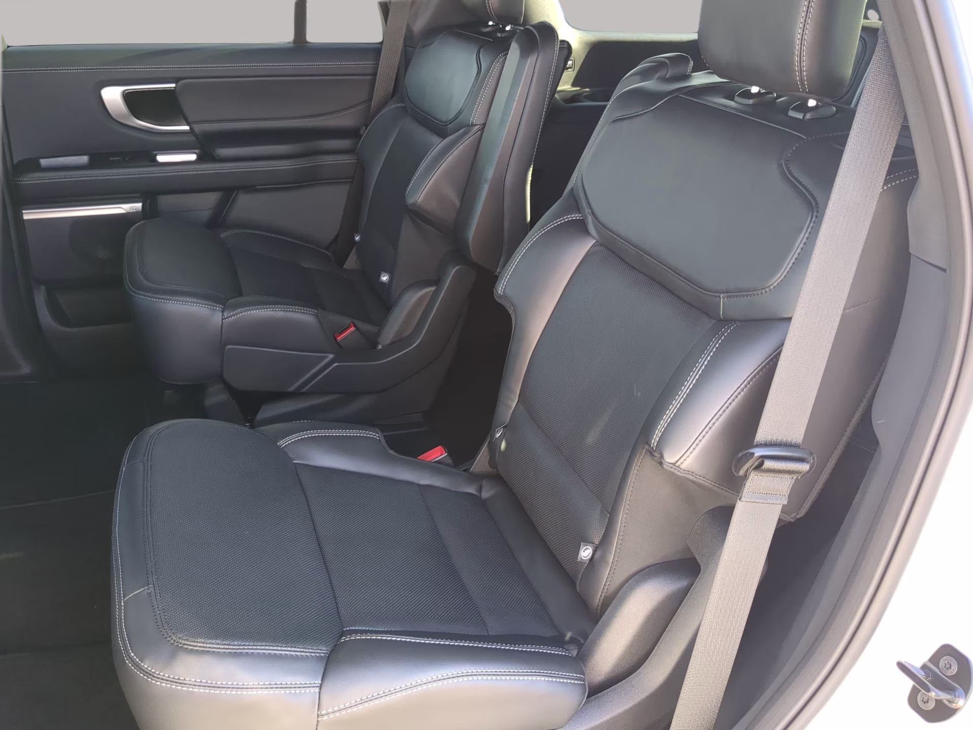 2026 Star White Metallic Tri-Coat Ford Expedition Platinum 4X4 SUV