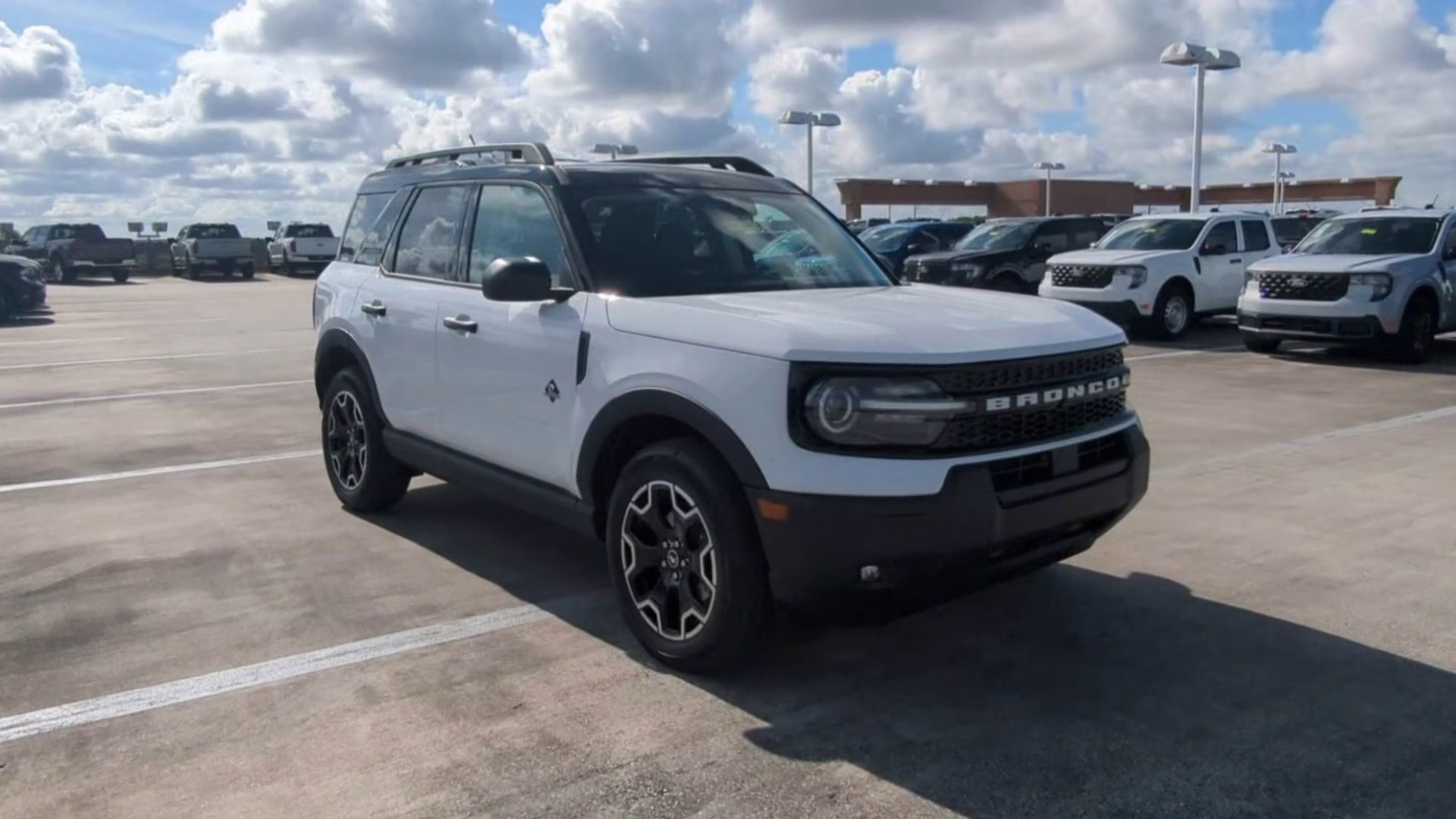 2026 Oxford White Ford Bronco Sport Outer Banks 4X4 SUV