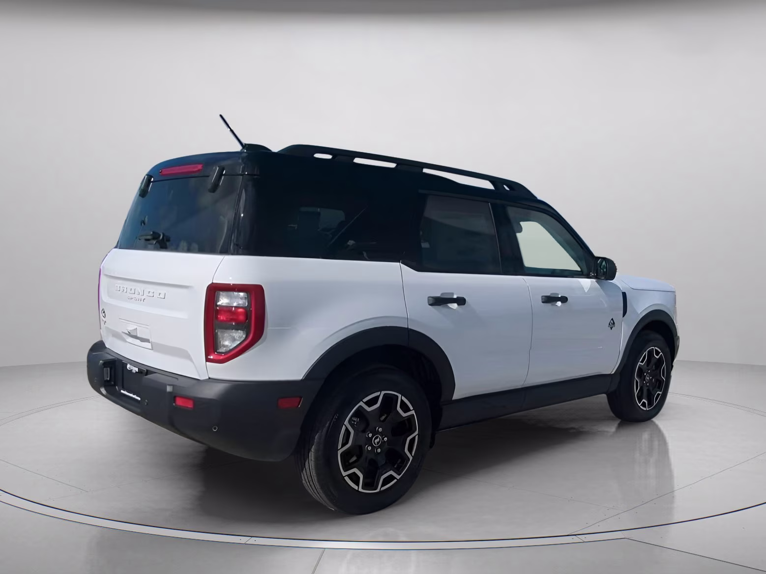 2026 Oxford White Ford Bronco Sport Outer Banks 4X4 SUV