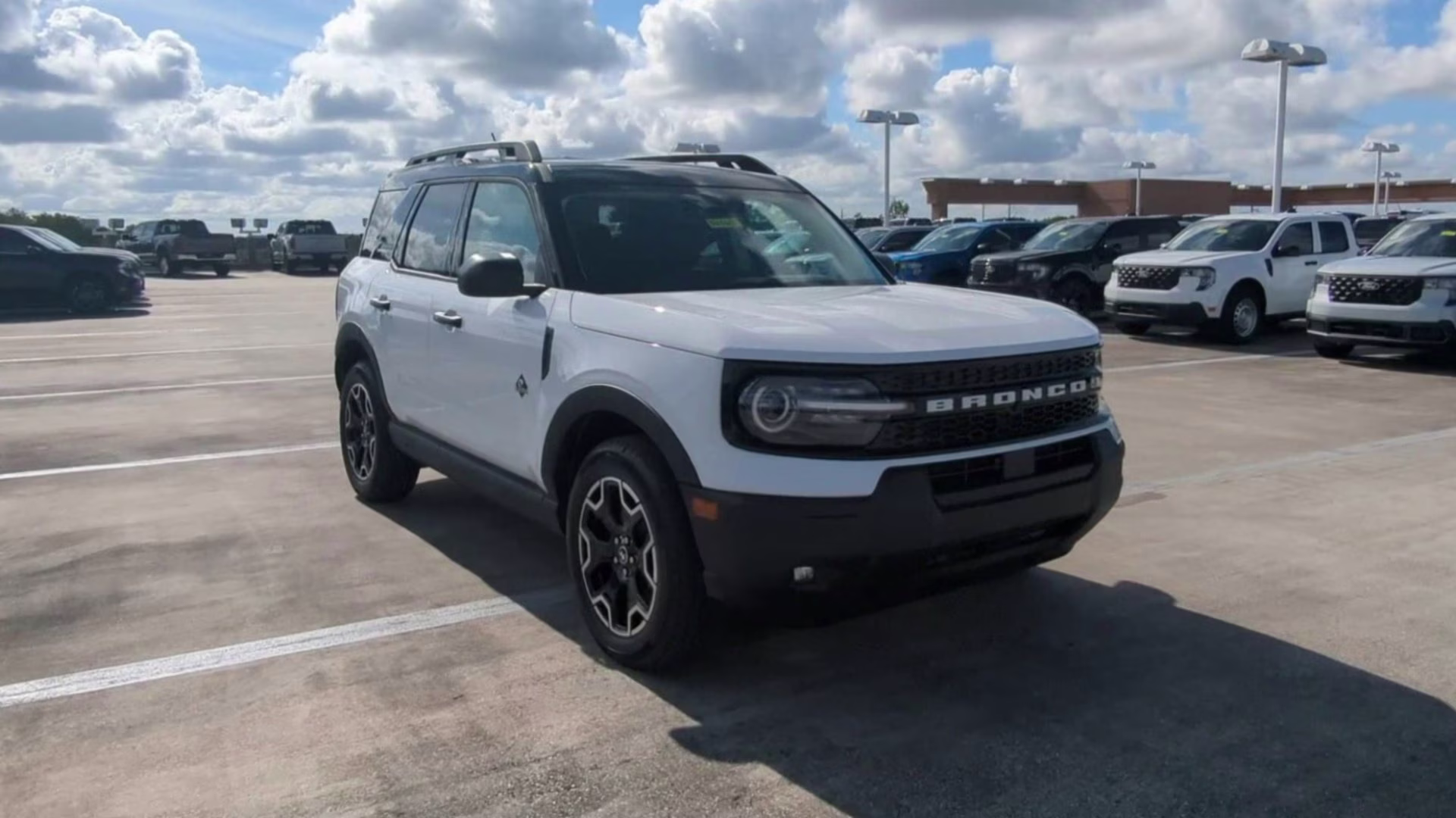 2026 Oxford White Ford Bronco Sport Outer Banks 4X4 SUV