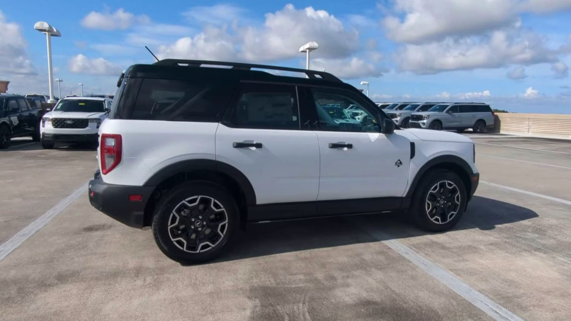 2026 Oxford White Ford Bronco Sport Outer Banks 4X4 SUV