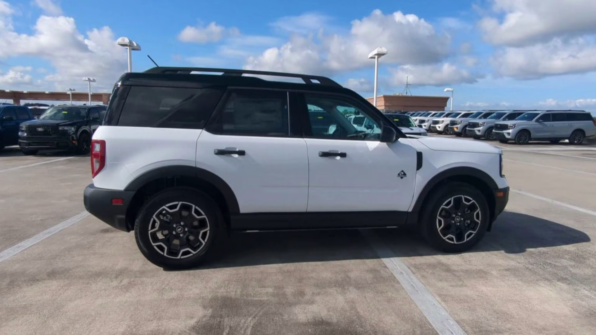 2026 Oxford White Ford Bronco Sport Outer Banks 4X4 SUV