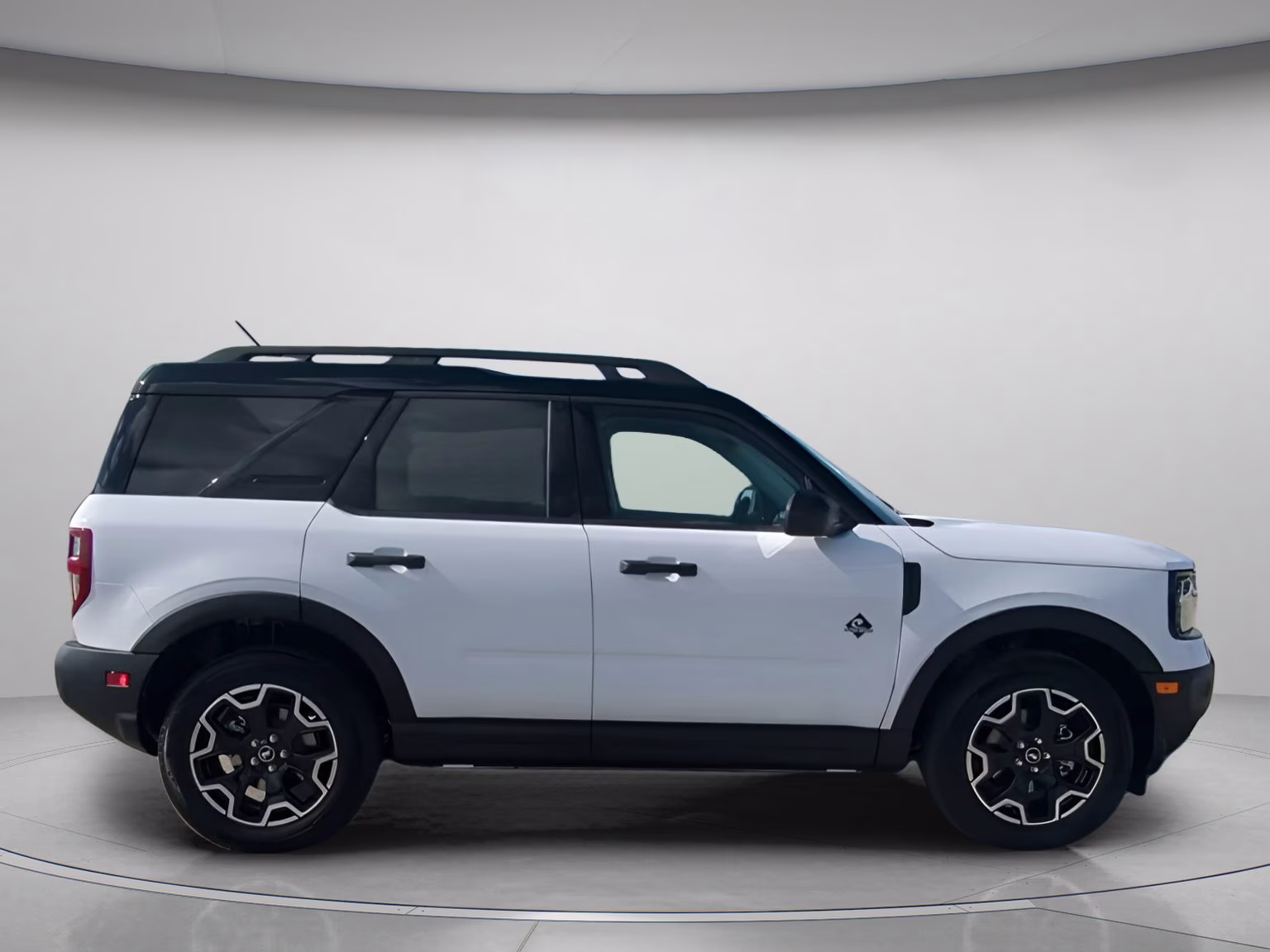 2026 Oxford White Ford Bronco Sport Outer Banks 4X4 SUV