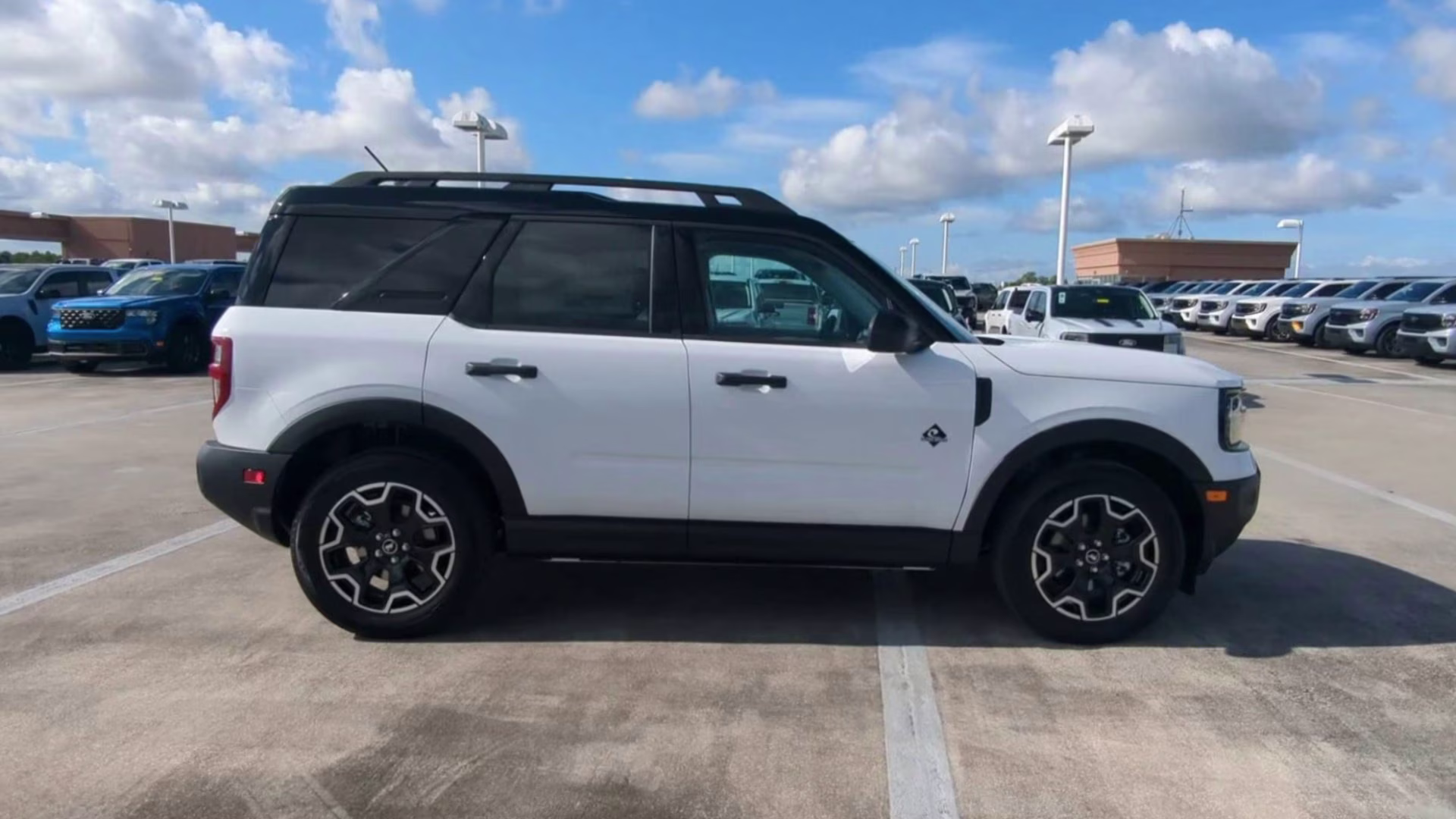 2026 Oxford White Ford Bronco Sport Outer Banks 4X4 SUV