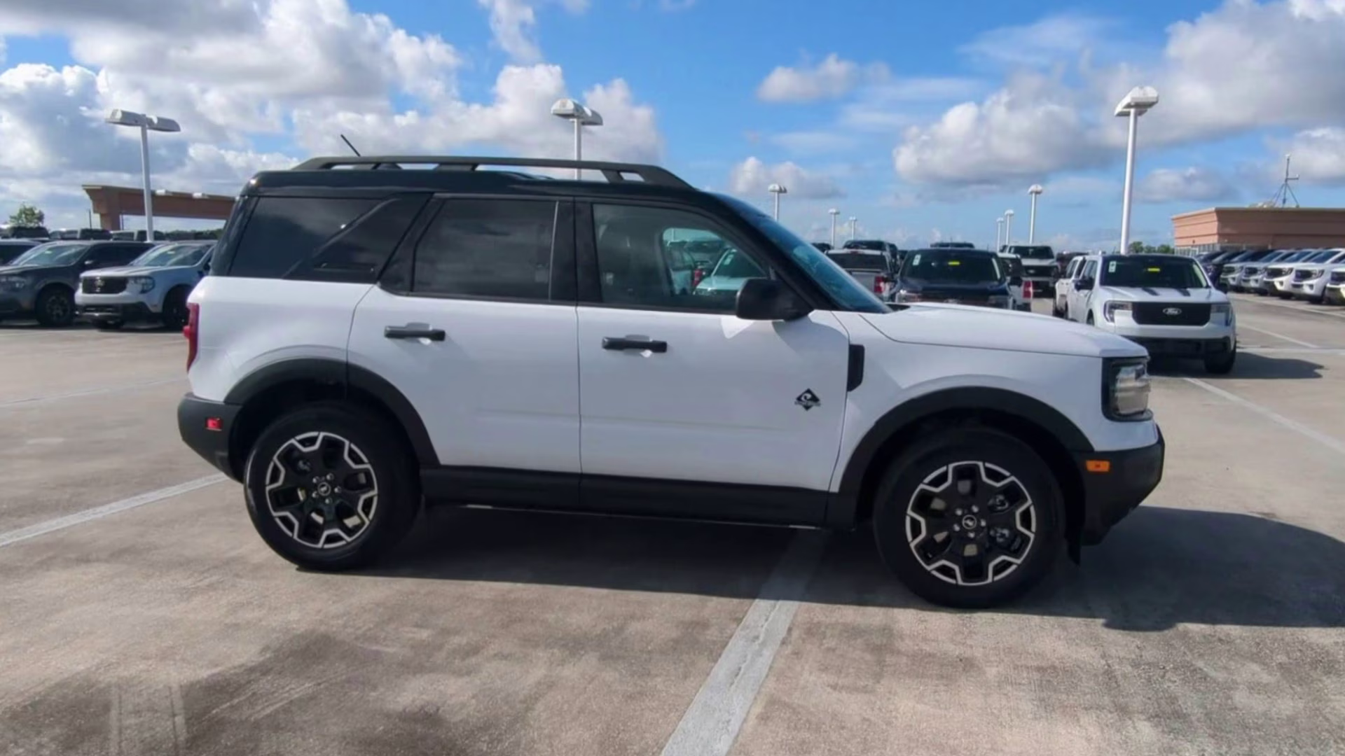 2026 Oxford White Ford Bronco Sport Outer Banks 4X4 SUV