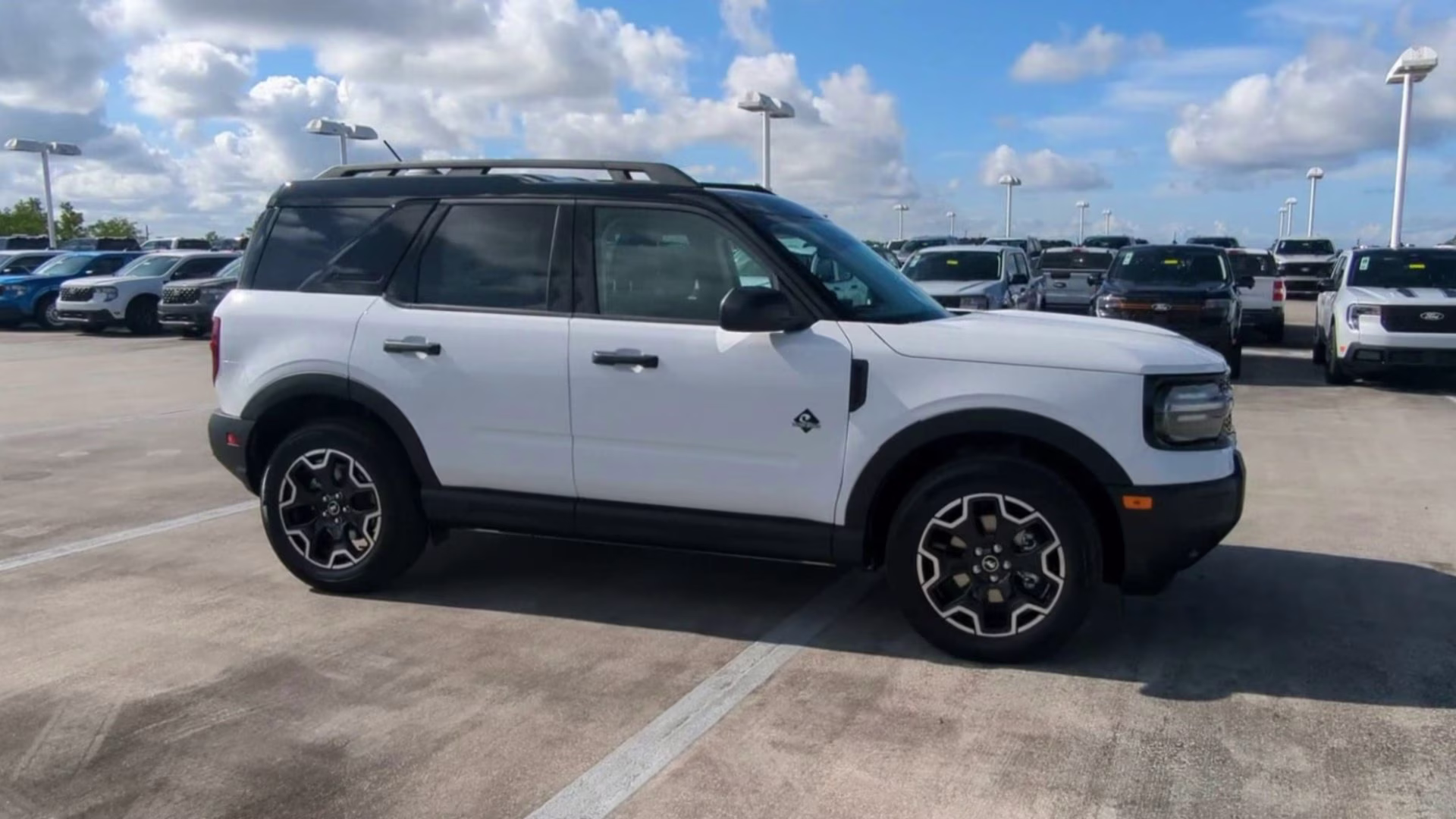 2026 Oxford White Ford Bronco Sport Outer Banks 4X4 SUV