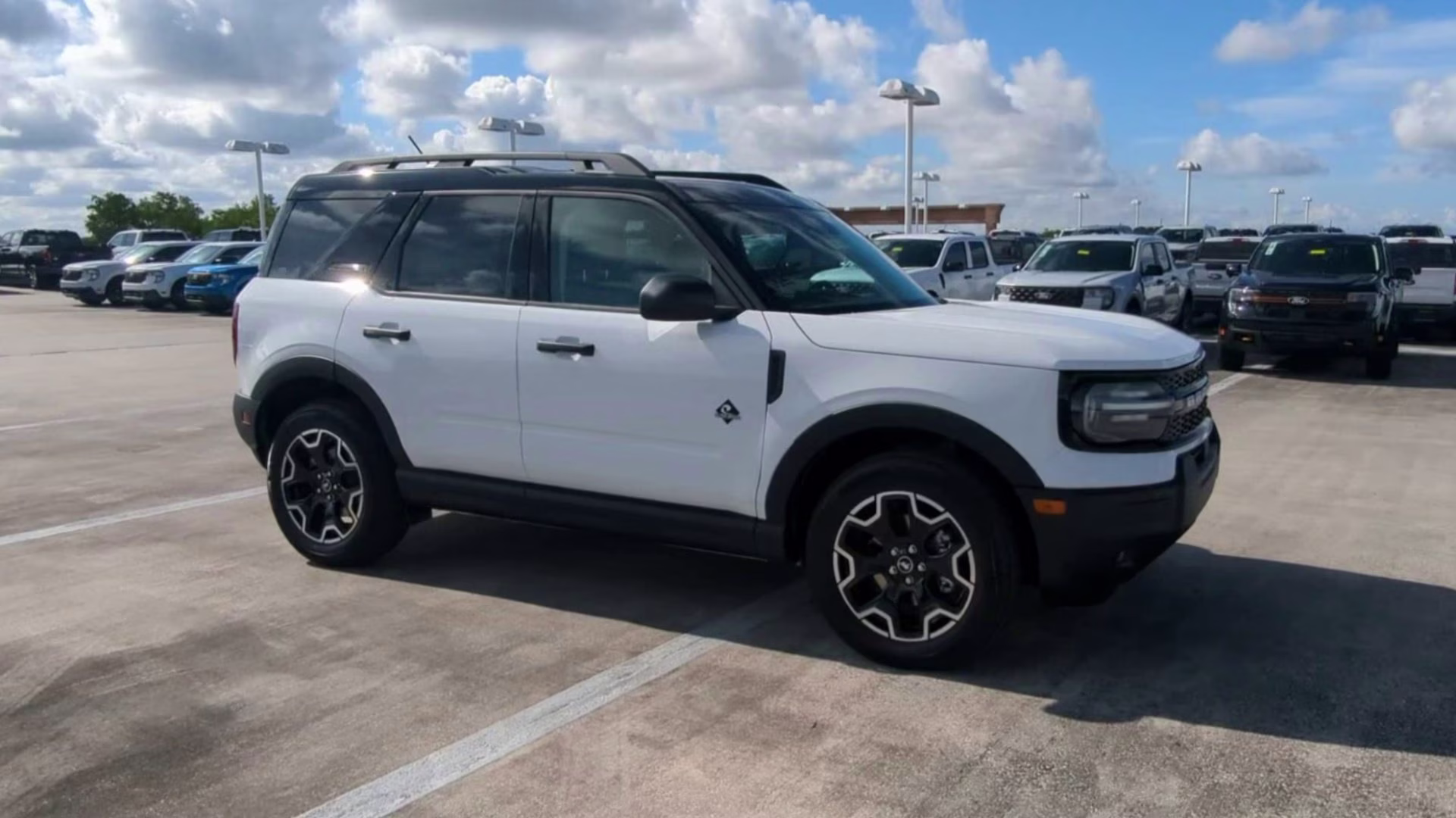2026 Oxford White Ford Bronco Sport Outer Banks 4X4 SUV