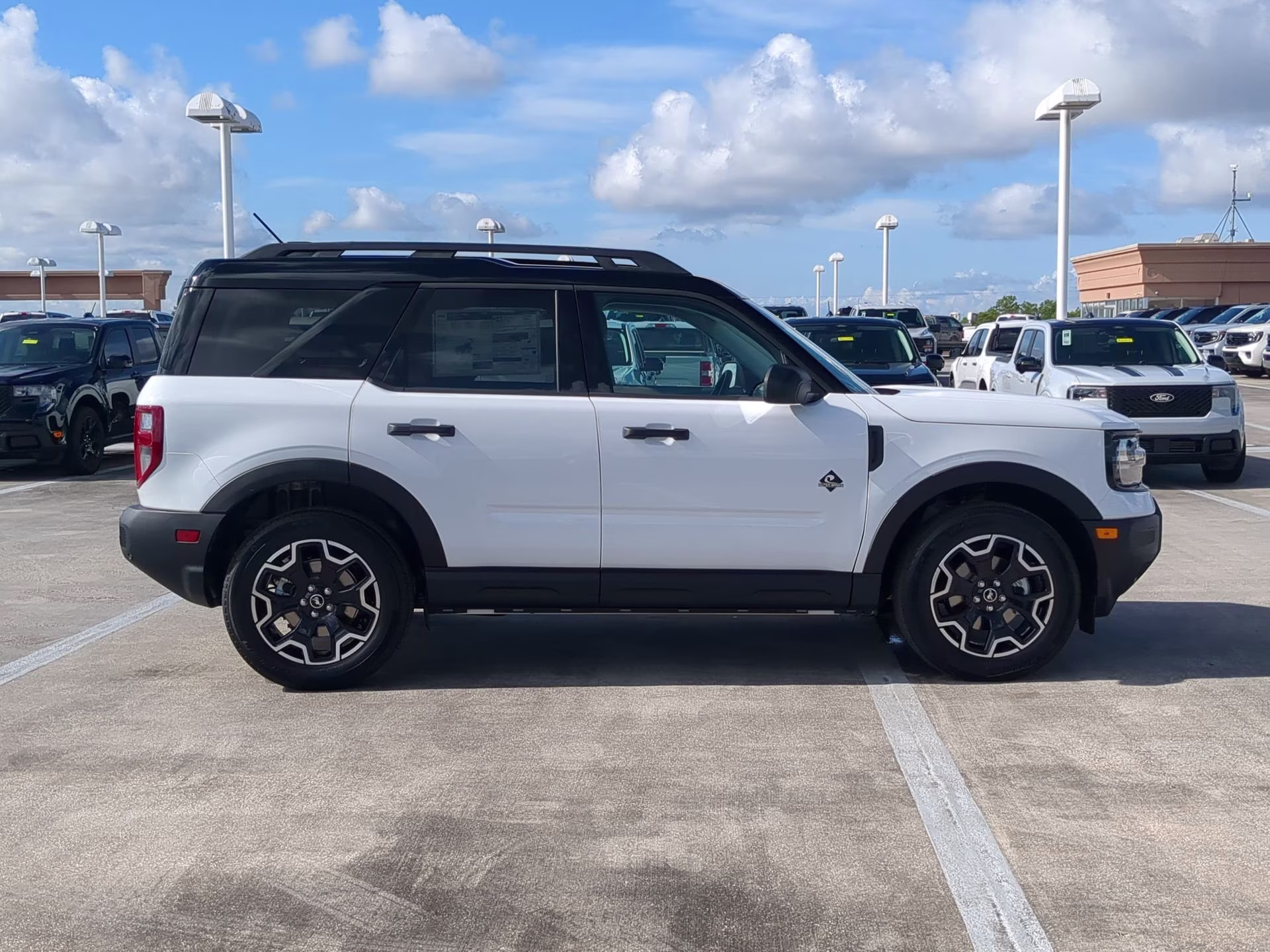 2026 Oxford White Ford Bronco Sport Outer Banks 4X4 SUV
