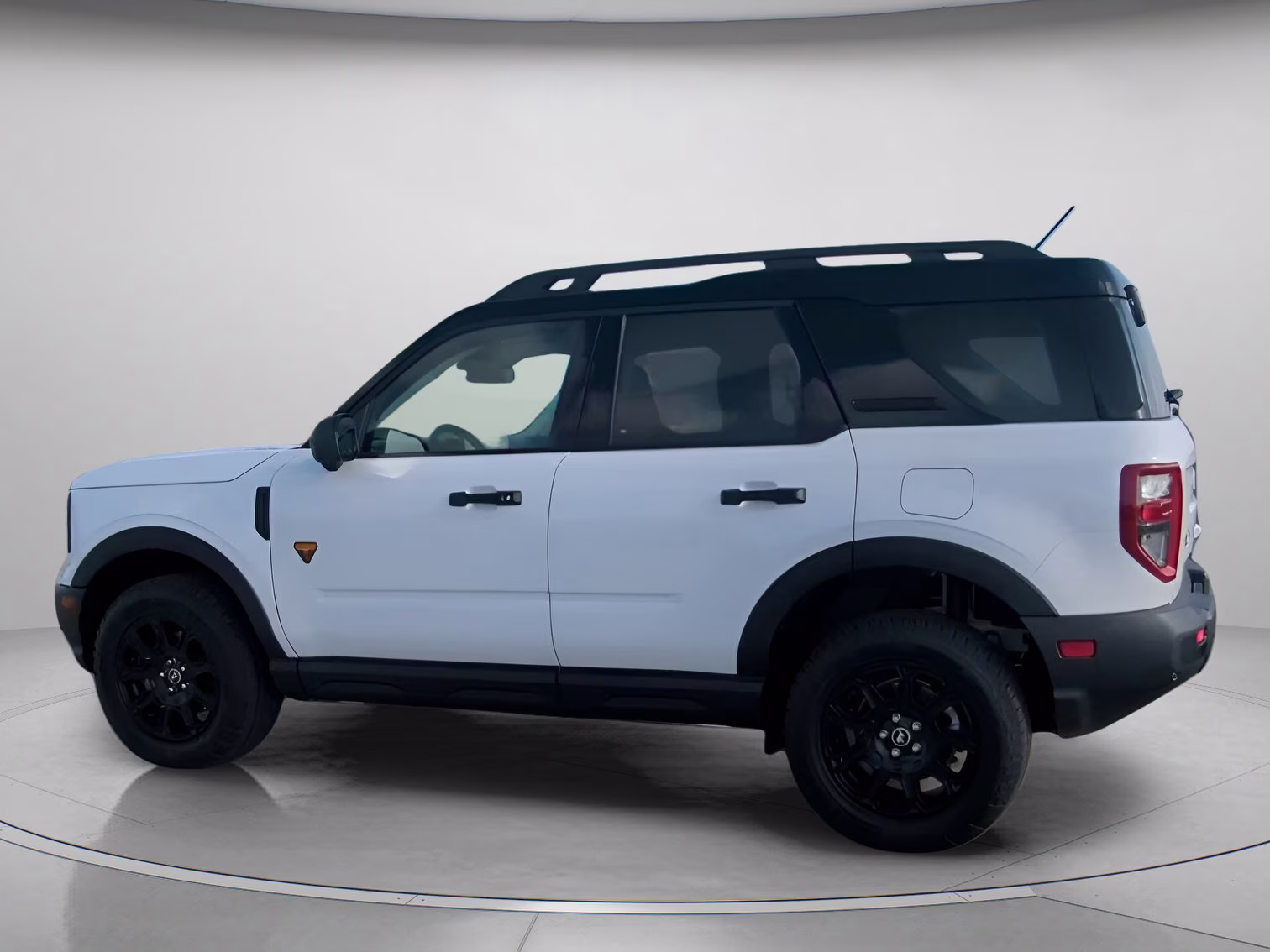 2026 Oxford White Ford Bronco Sport Badlands 4X4 SUV