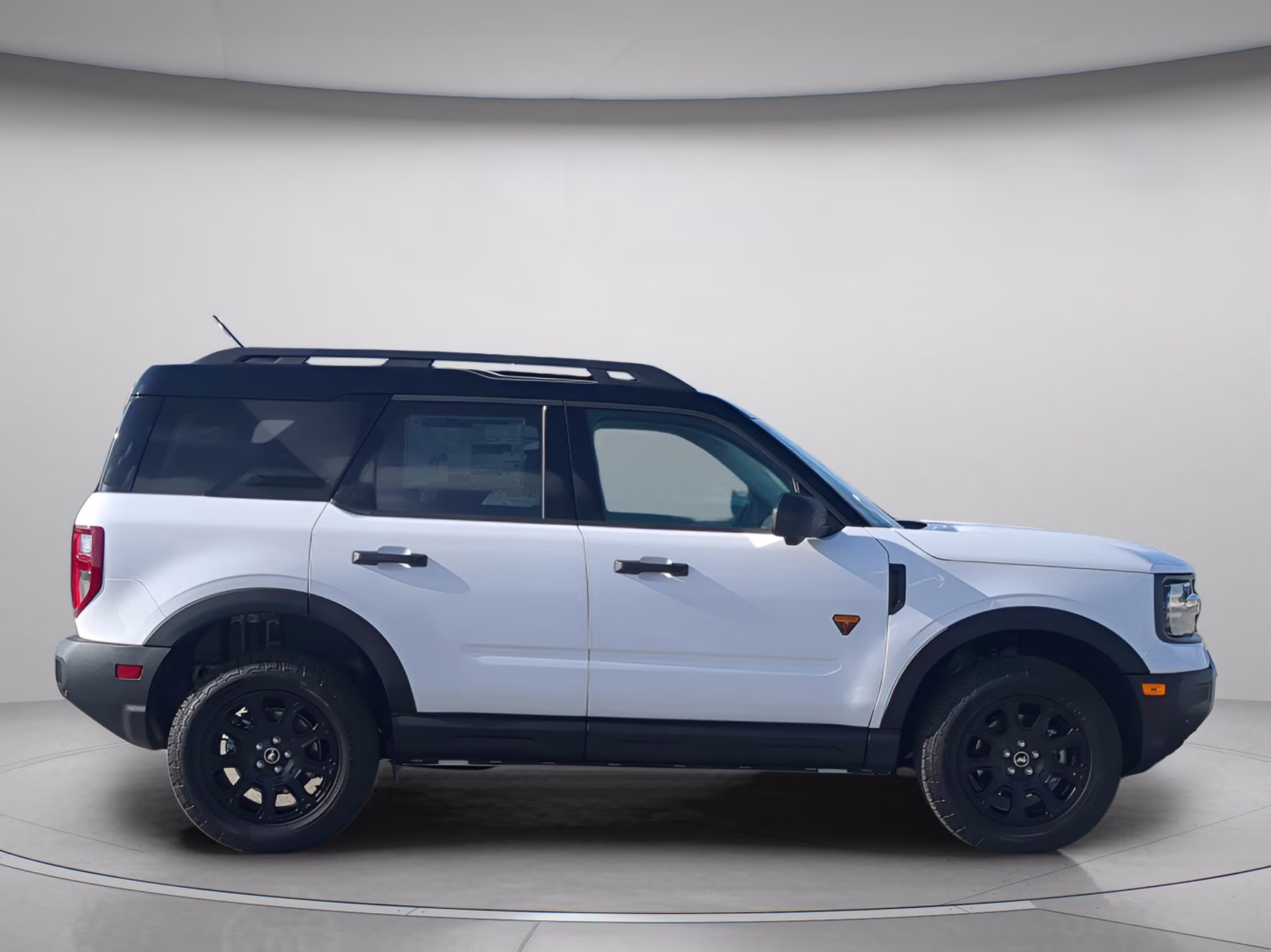 2026 Oxford White Ford Bronco Sport Badlands 4X4 SUV
