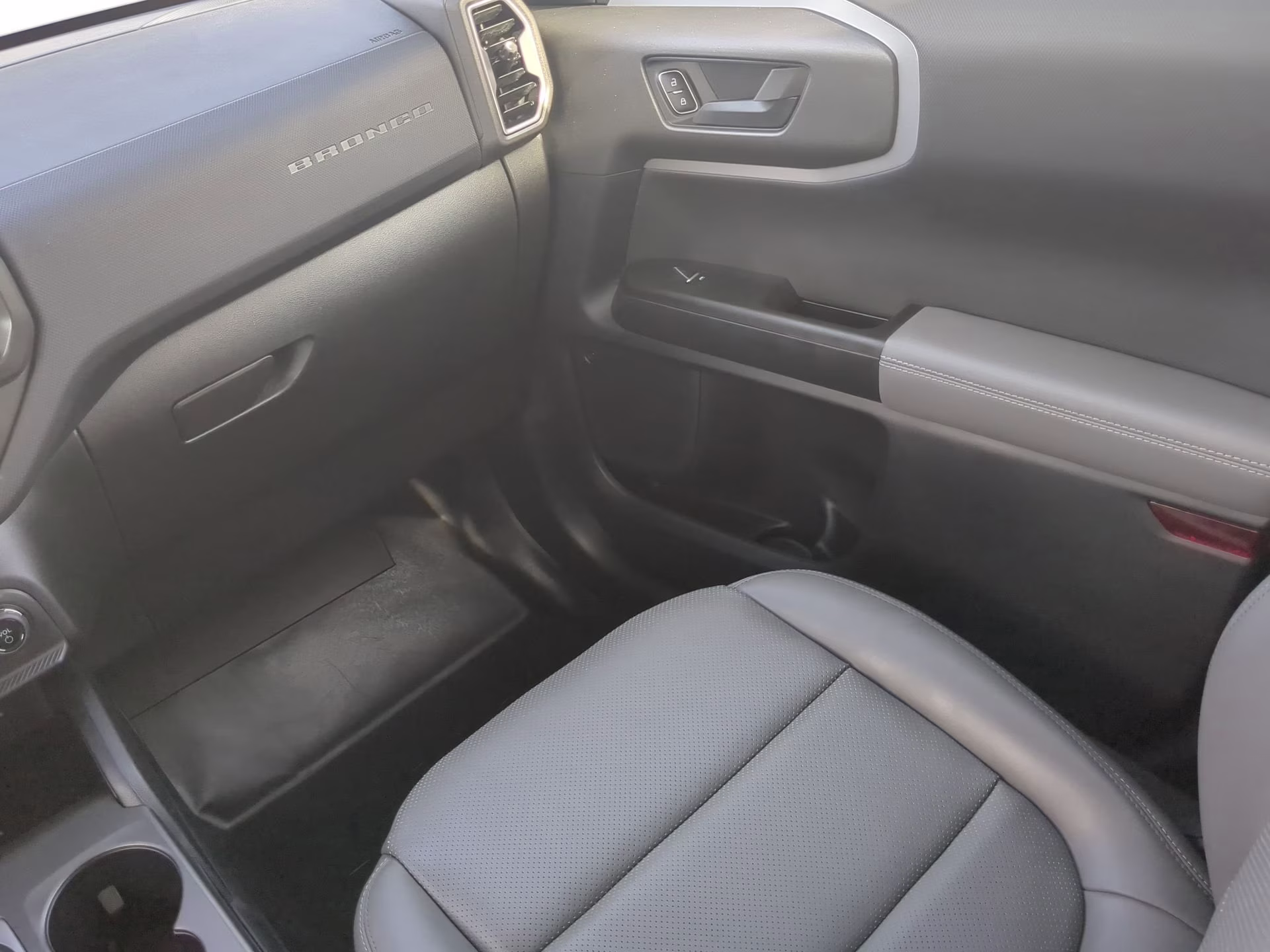 2026 Oxford White Ford Bronco Sport Badlands 4X4 SUV