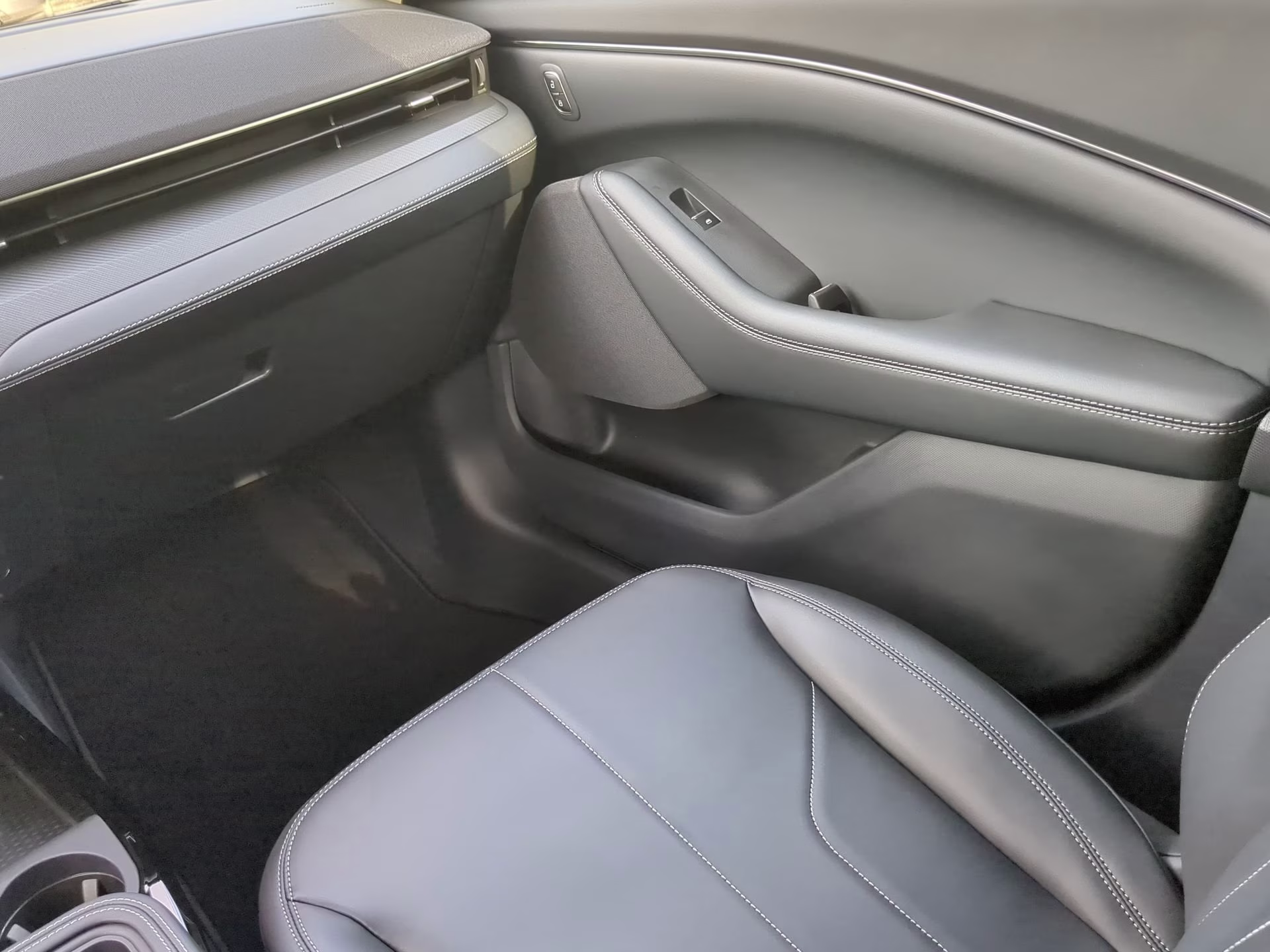 2026 Glacier Gray Metallic Tricoat Ford Mustang Mach-E Select RWD SUV