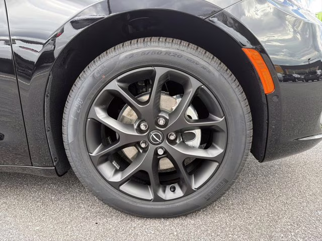 2026 Diamond Black Crystal Pearlcoat Chrysler Pacifica Select FWD Van