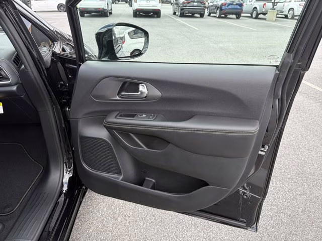 2026 Diamond Black Crystal Pearlcoat Chrysler Pacifica Select FWD Van