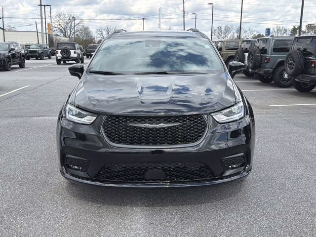 2026 Diamond Black Crystal Pearlcoat Chrysler Pacifica Select FWD Van