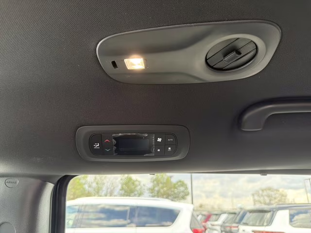 2026 Diamond Black Crystal Pearlcoat Chrysler Pacifica Select FWD Van