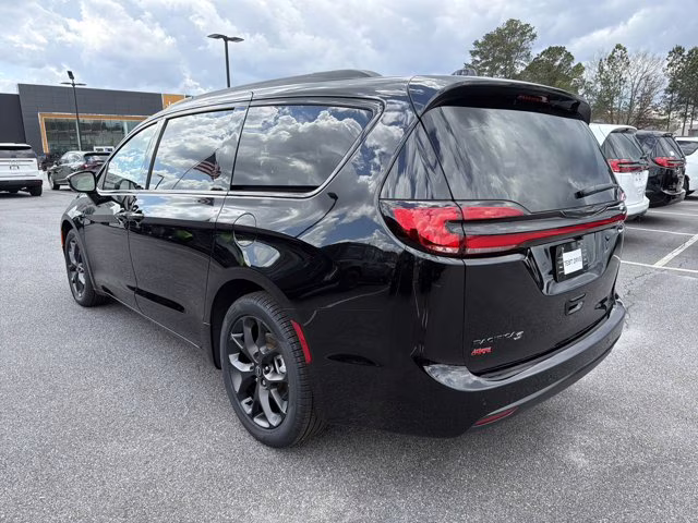 2026 Diamond Black Crystal Pearlcoat Chrysler Pacifica Select FWD Van