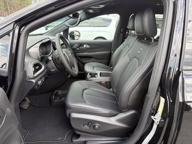 2026 Diamond Black Crystal Pearlcoat Chrysler Pacifica Select FWD Van