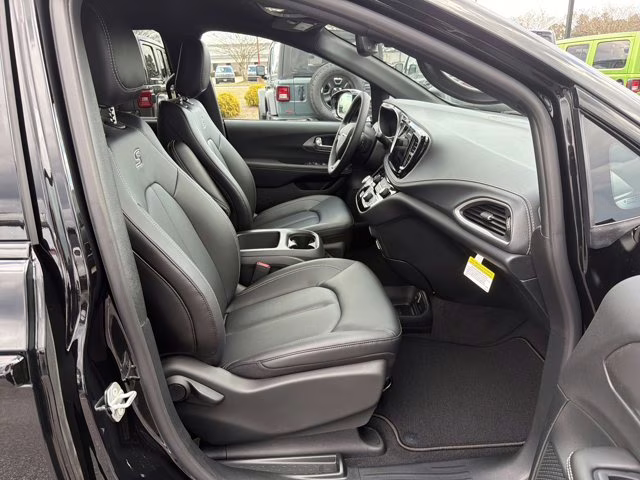 2026 Diamond Black Crystal Pearlcoat Chrysler Pacifica Select FWD Van