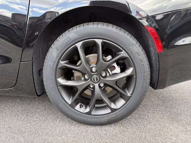 2026 Diamond Black Crystal Pearlcoat Chrysler Pacifica Select FWD Van