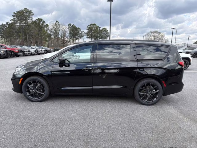 2026 Diamond Black Crystal Pearlcoat Chrysler Pacifica Select FWD Van