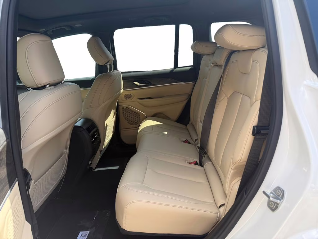 2026 Bright White Clearcoat Jeep Grand Cherokee Limited RWD SUV