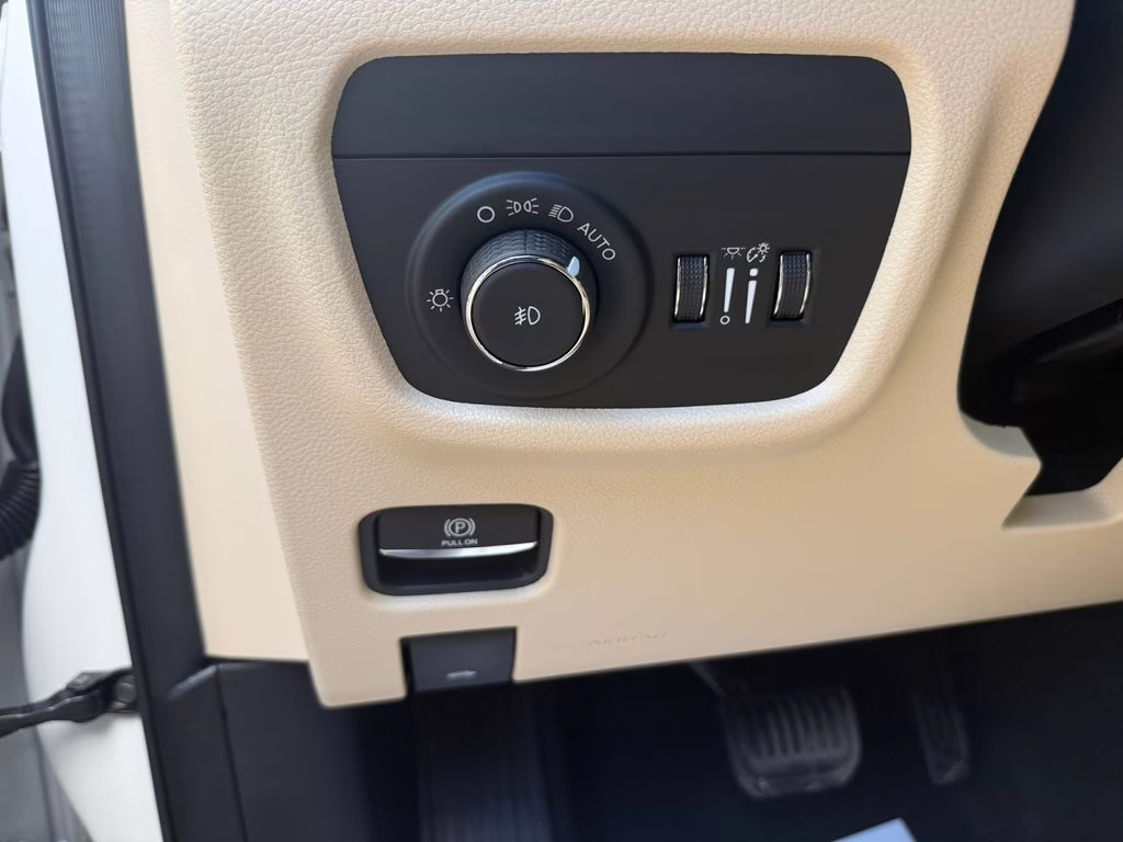 2026 Bright White Clearcoat Jeep Grand Cherokee Limited RWD SUV