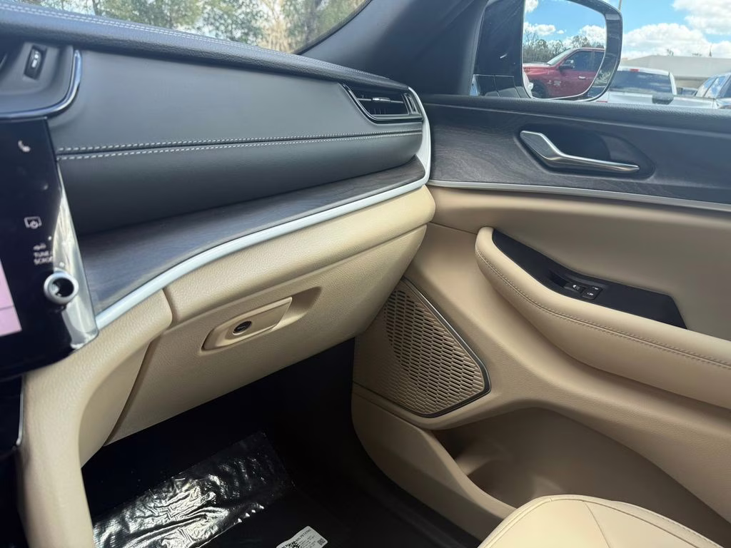 2026 Bright White Clearcoat Jeep Grand Cherokee Limited RWD SUV