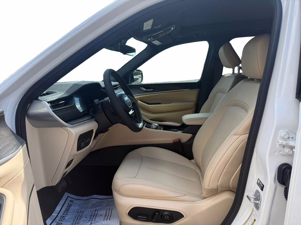 2026 Bright White Clearcoat Jeep Grand Cherokee Limited RWD SUV