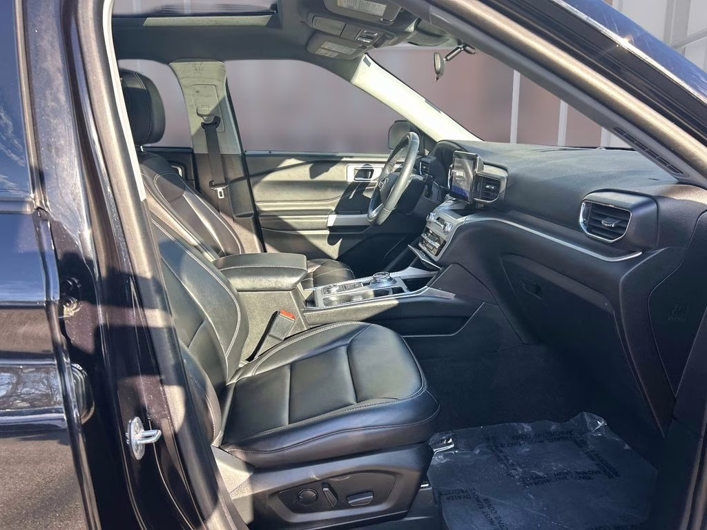 2022 Black Metallic Ford Explorer XLT 4X4 SUV